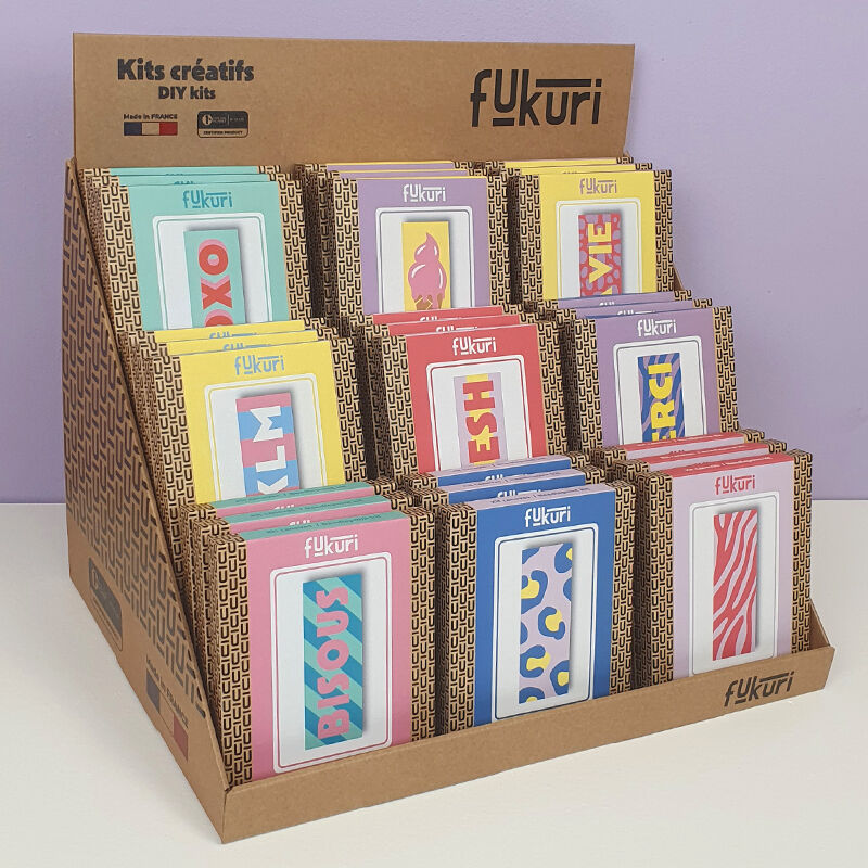 Display stand + 9 DIY kits for setting up canvas bookmarks