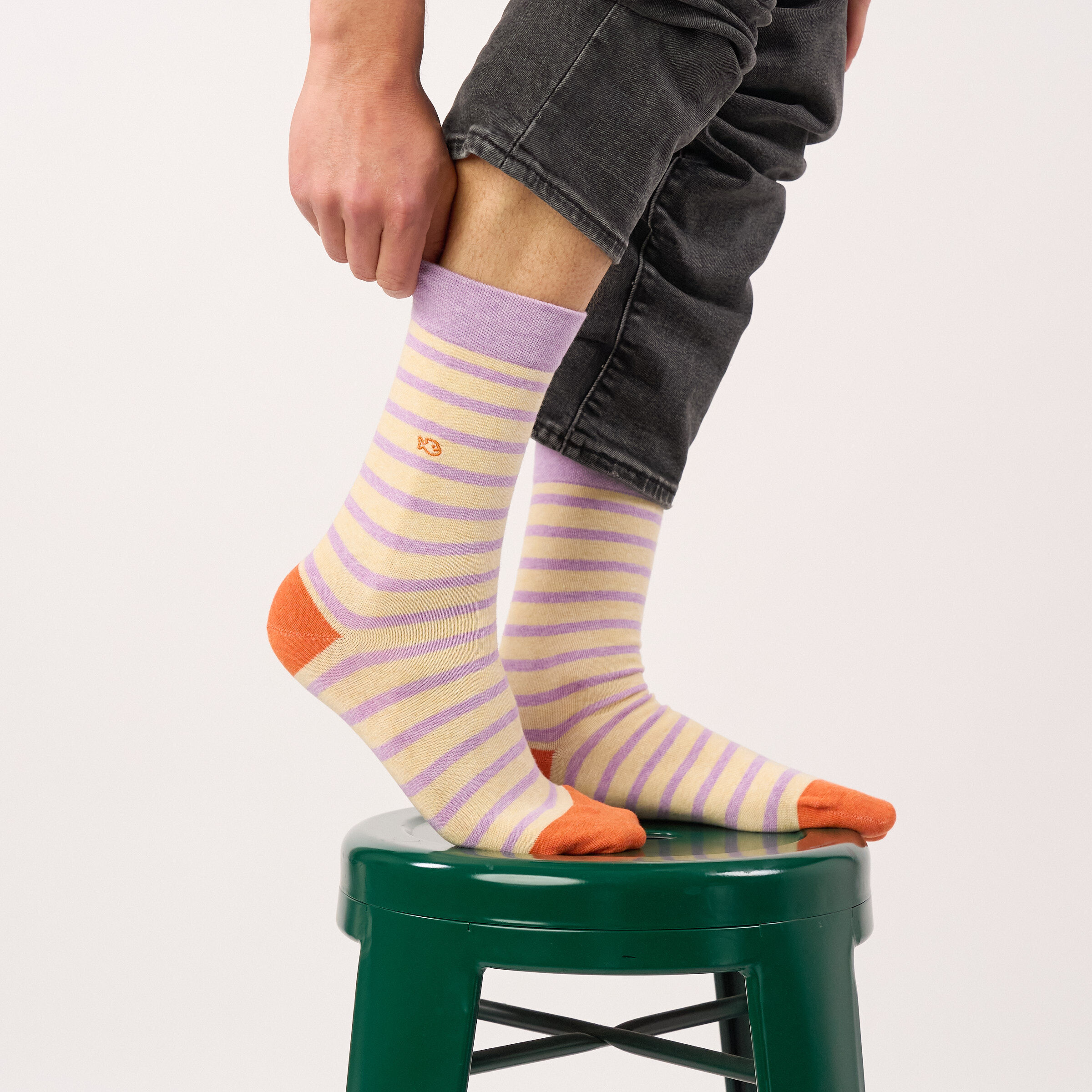 Chaussettes en coton peigné à rayures larges - Beige rayé violet clair