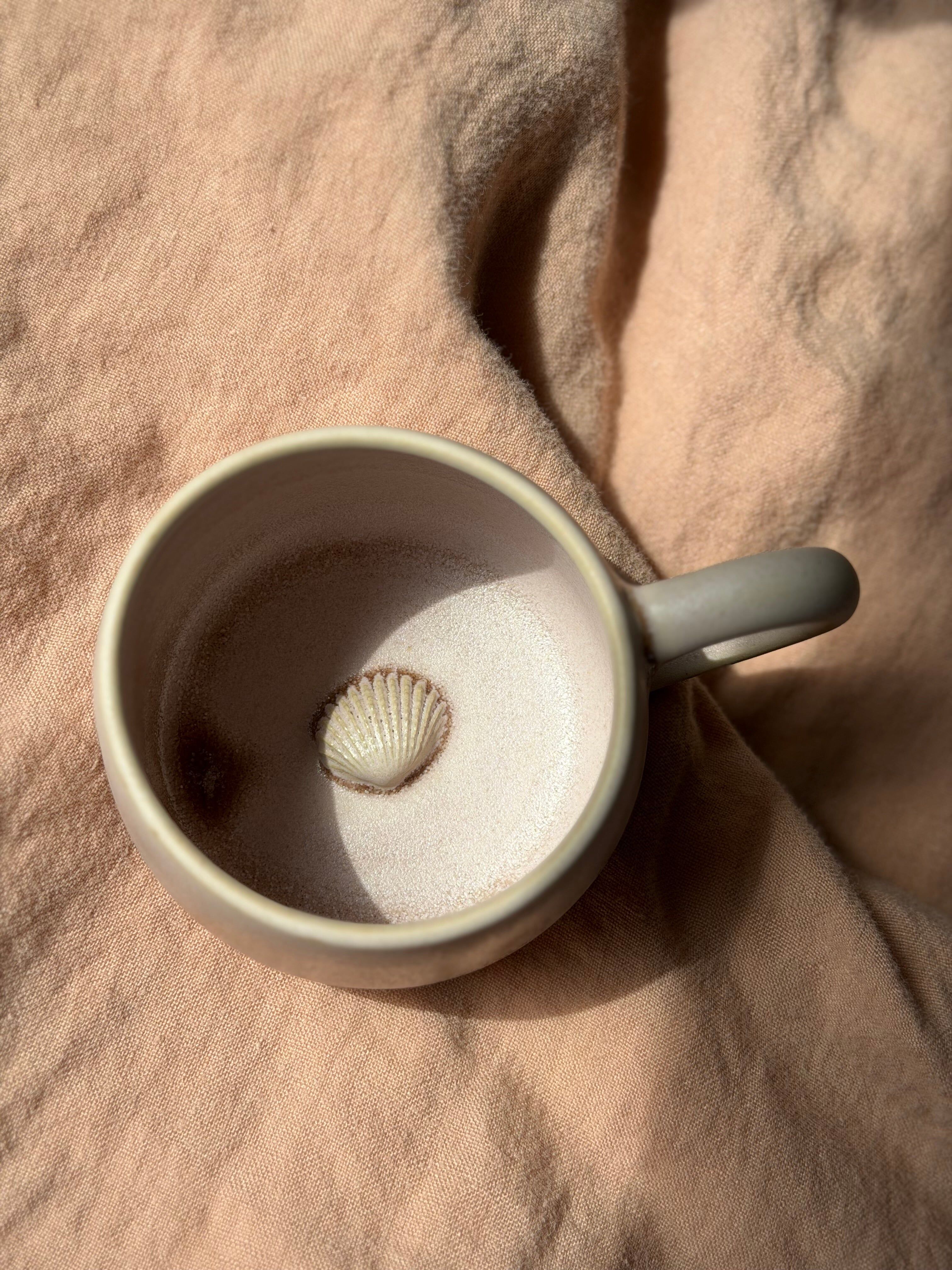 Tasse « au fond un coquillage 🐚 »