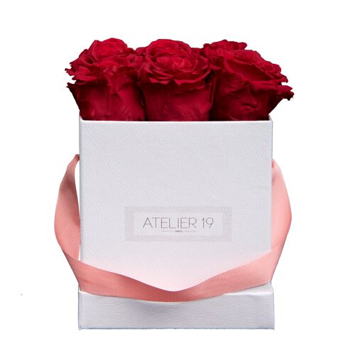 9 roses éternelles parfumées Rouge Passion - Box carrée Blanche