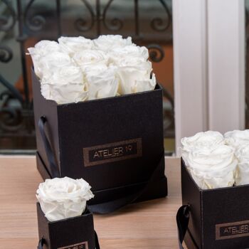 9 roses éternelles parfumées Blanc Pur - Box carrée Noire 3