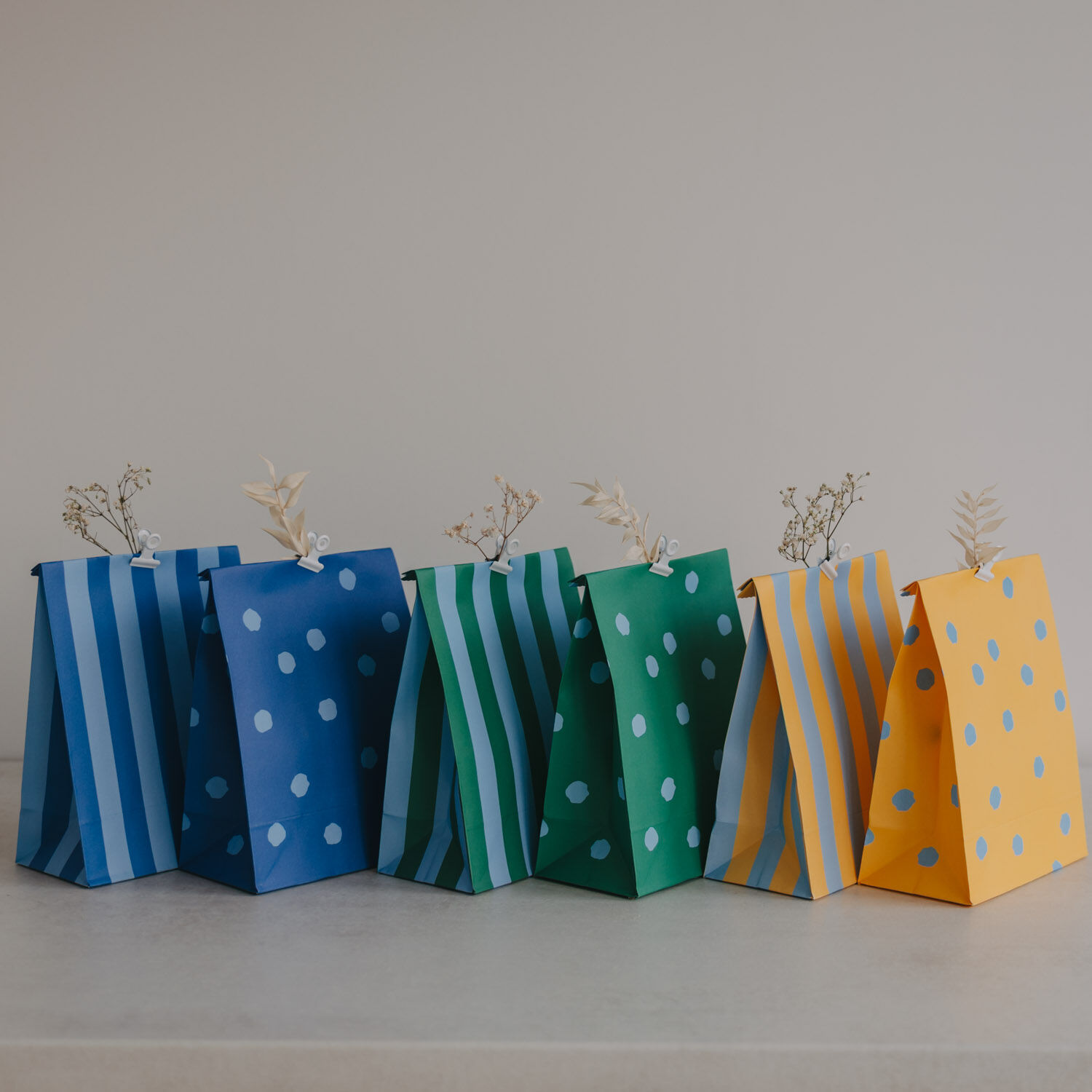 Paper bags stripes & dots blue S in a set of 6 (PU = 5 sets)