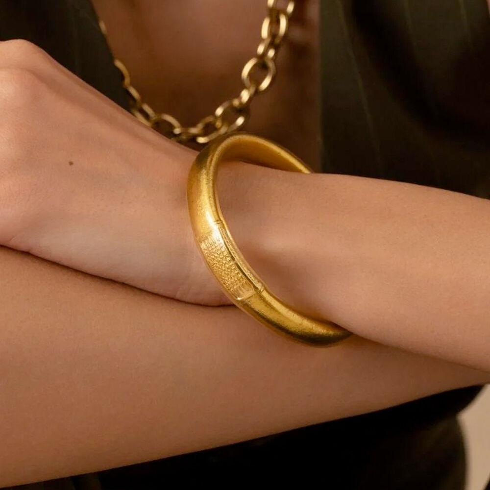 Jonc Bouddhiste YANTRA gold avec un mantra gravé "Amour et Chance" en thaïlandais