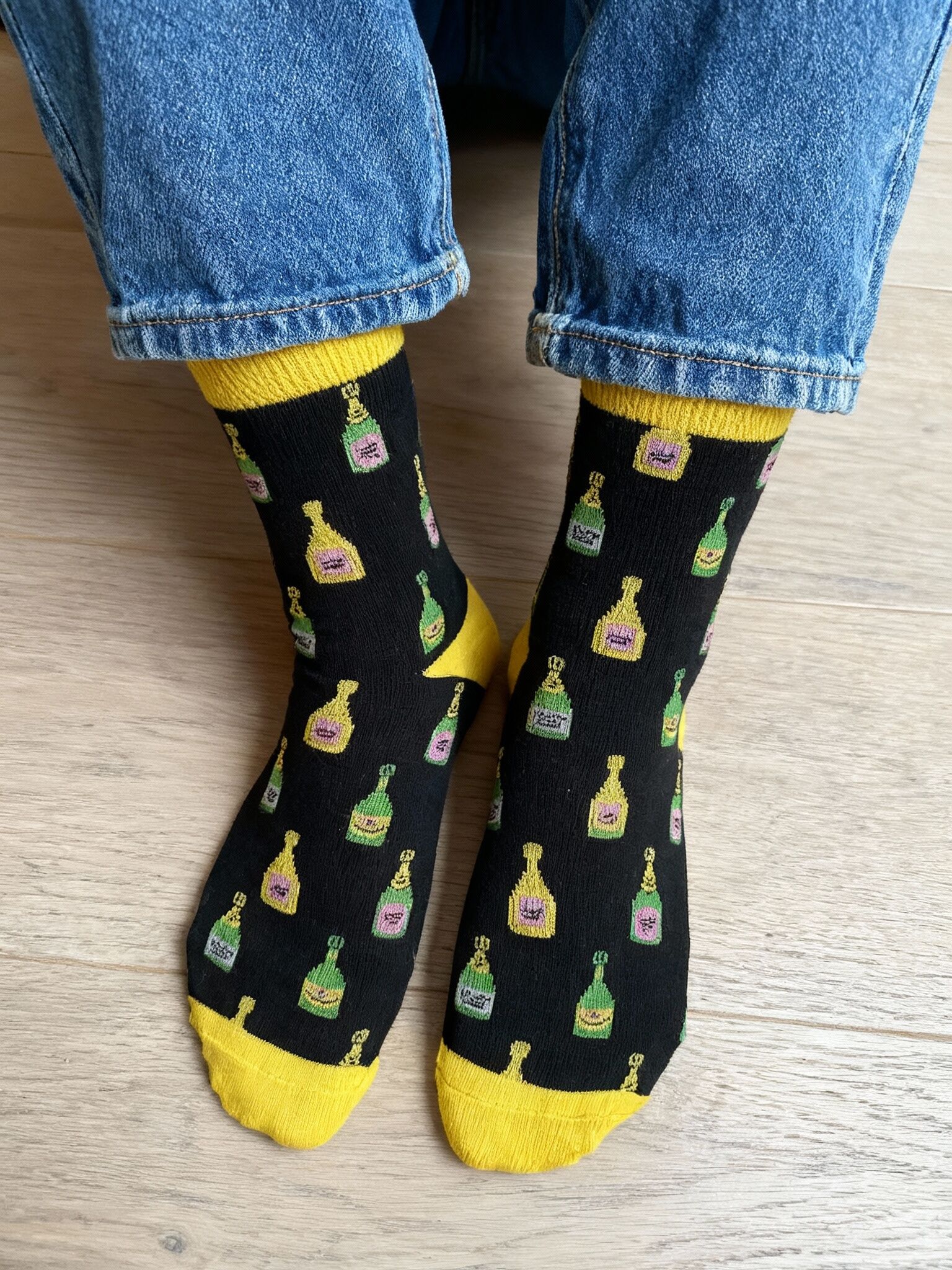 Calcetines con forma de botella de champán negra - regalo - humor - aperitivo