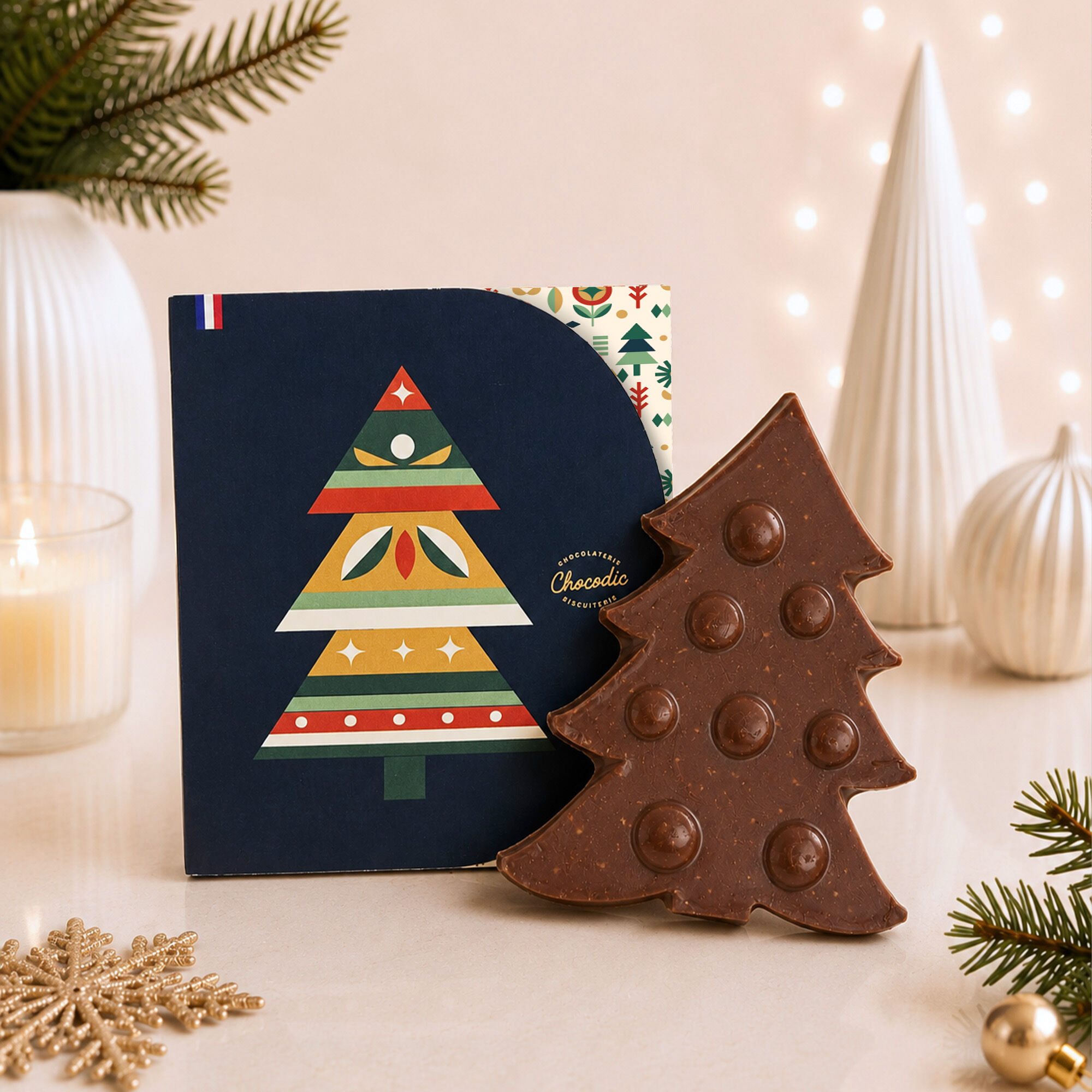 Milk chocolate Christmas tree tablet with caramelized hazelnut pieces | Christmas molded chocolate | Chocodic artisanal Christmas chocolate