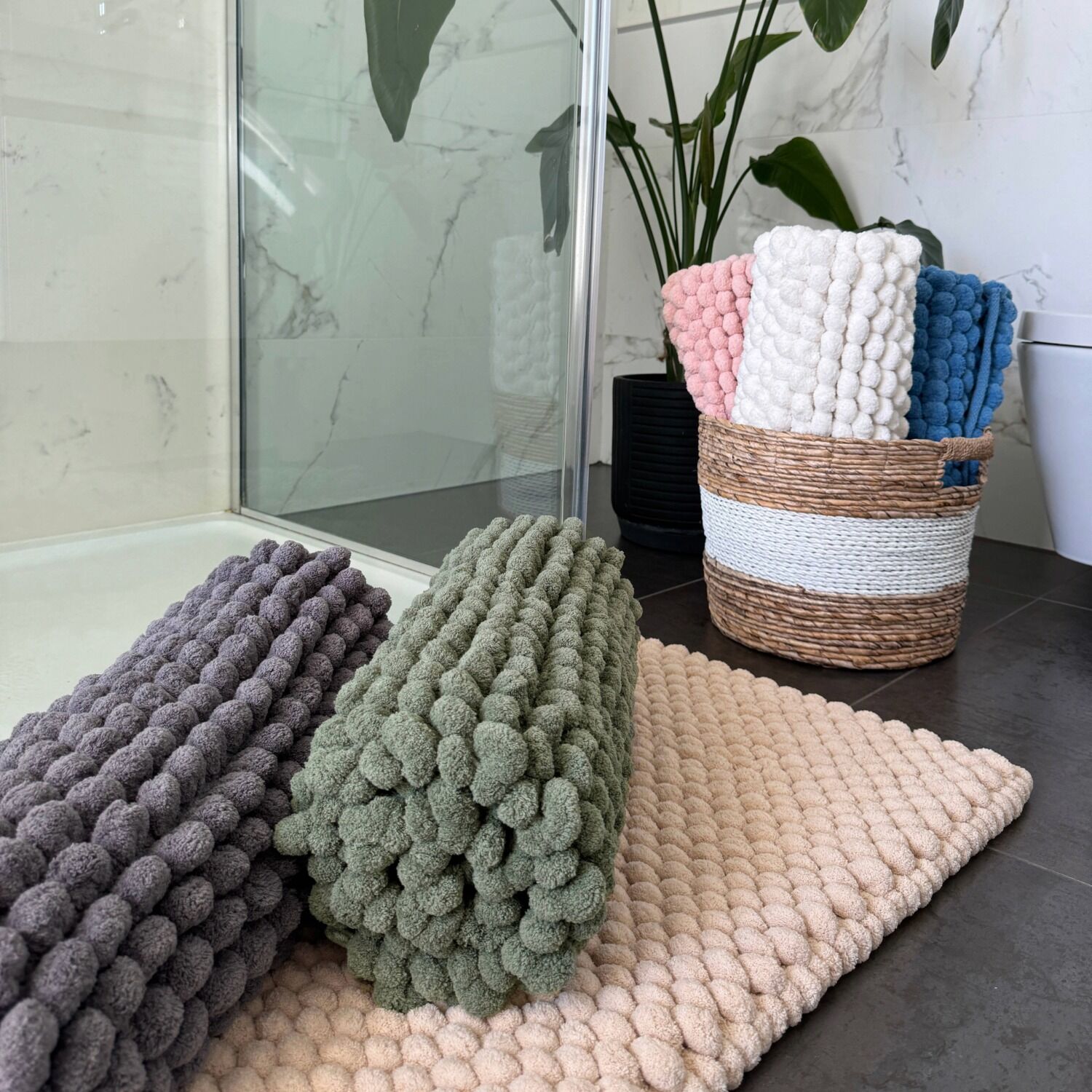 Alfombrilla de baño gigante Bobbi Bobble: alfombra de baño súper gruesa, suave y absorbente.