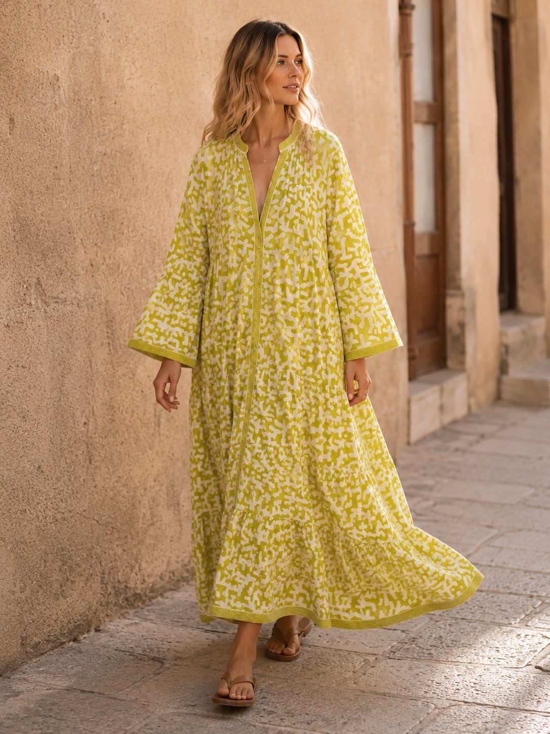 Long printed pleated dress with a Tunisian collar