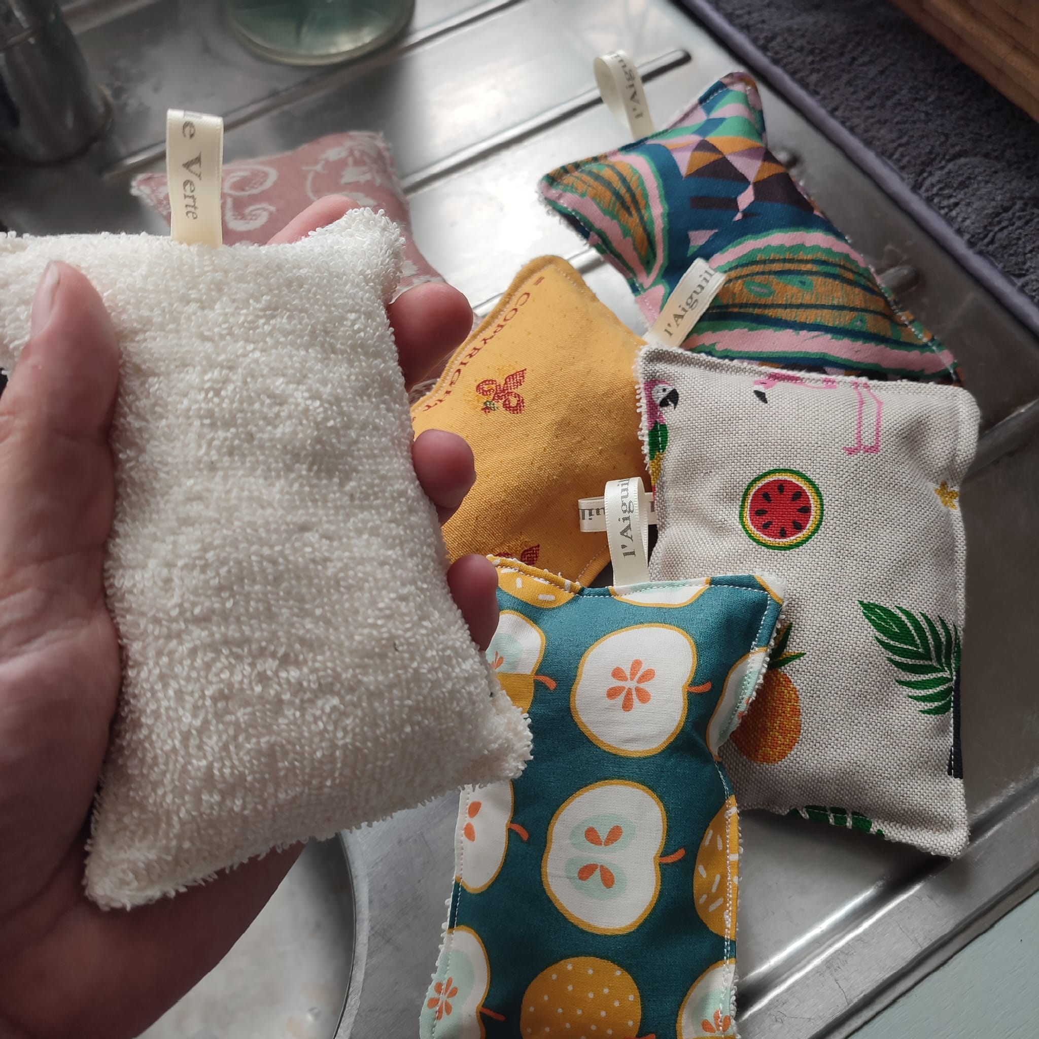 Blanchette, éponge lavable et durable idéale pour faire la vaisselle