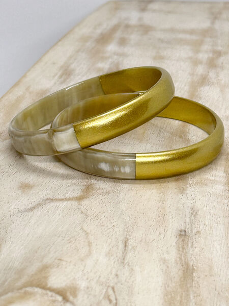 Wide horn bangle, gold/natural, 10mm