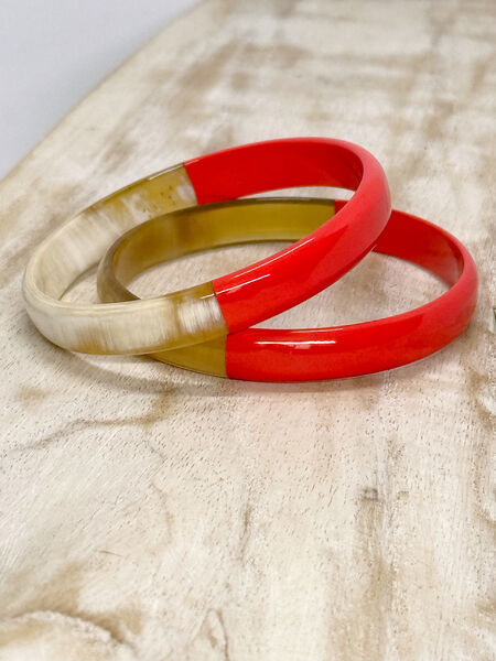 Wide horn bangle, Coral/Natural, 10mm