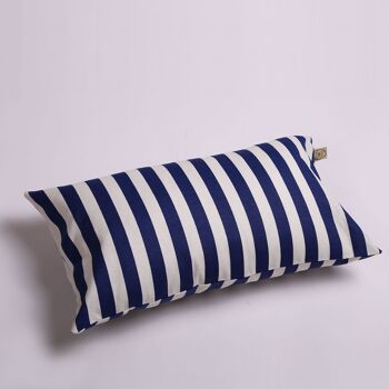 Coussin rectangulaire rayures verticales bleues et blanches 5