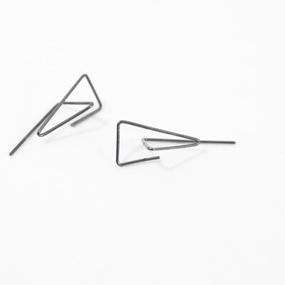 Line triangular earrings
