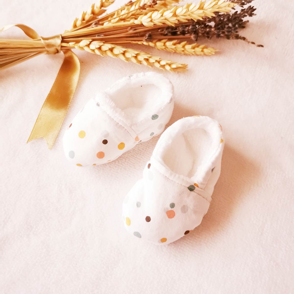 Babyschuhe/Gastgeschenke für Babypartys aus Öko-Tex-Gewebe – handgefertigt in Frankreich – Geschenk zur Babyparty