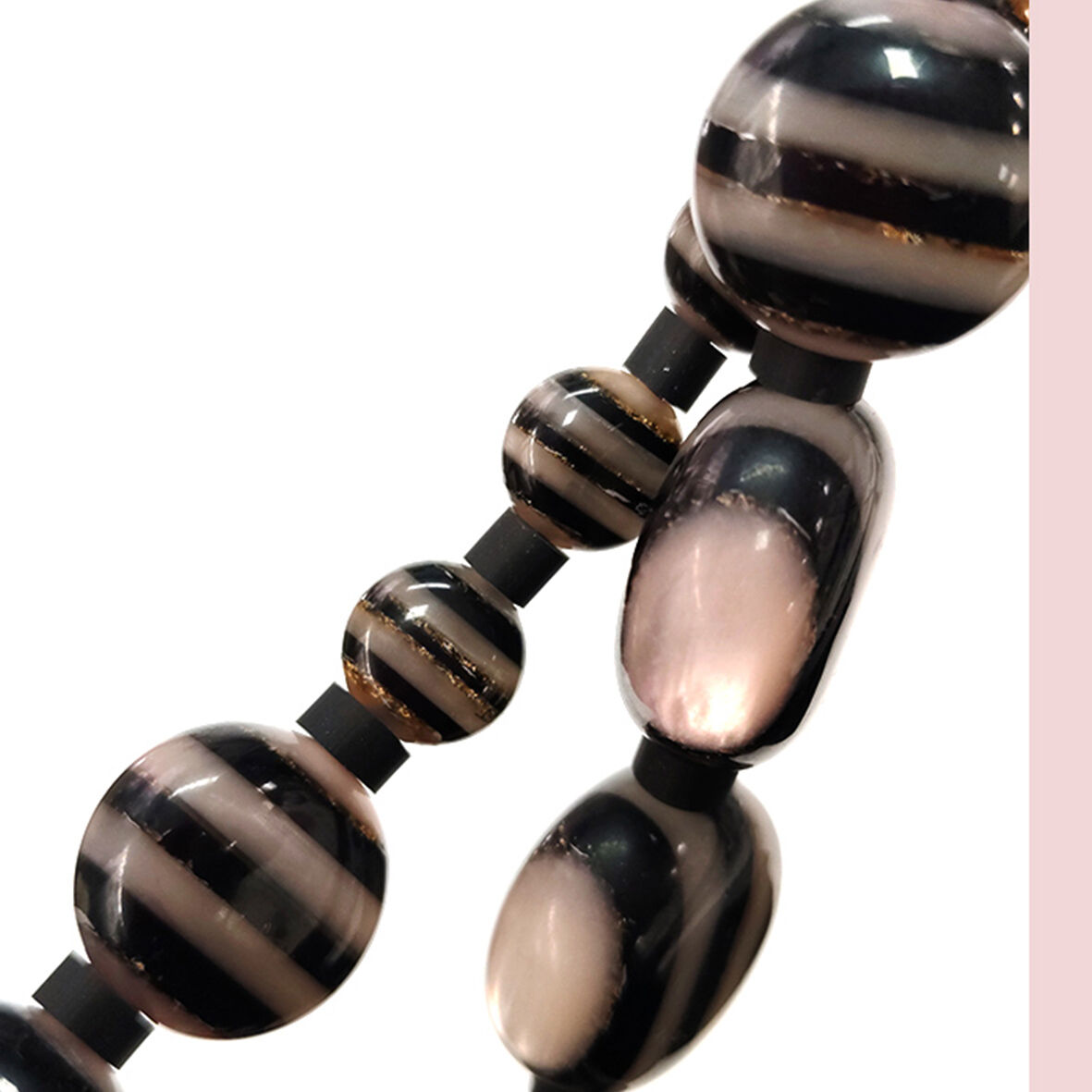 SEVAN Collier ajustable en perles de résine (019)