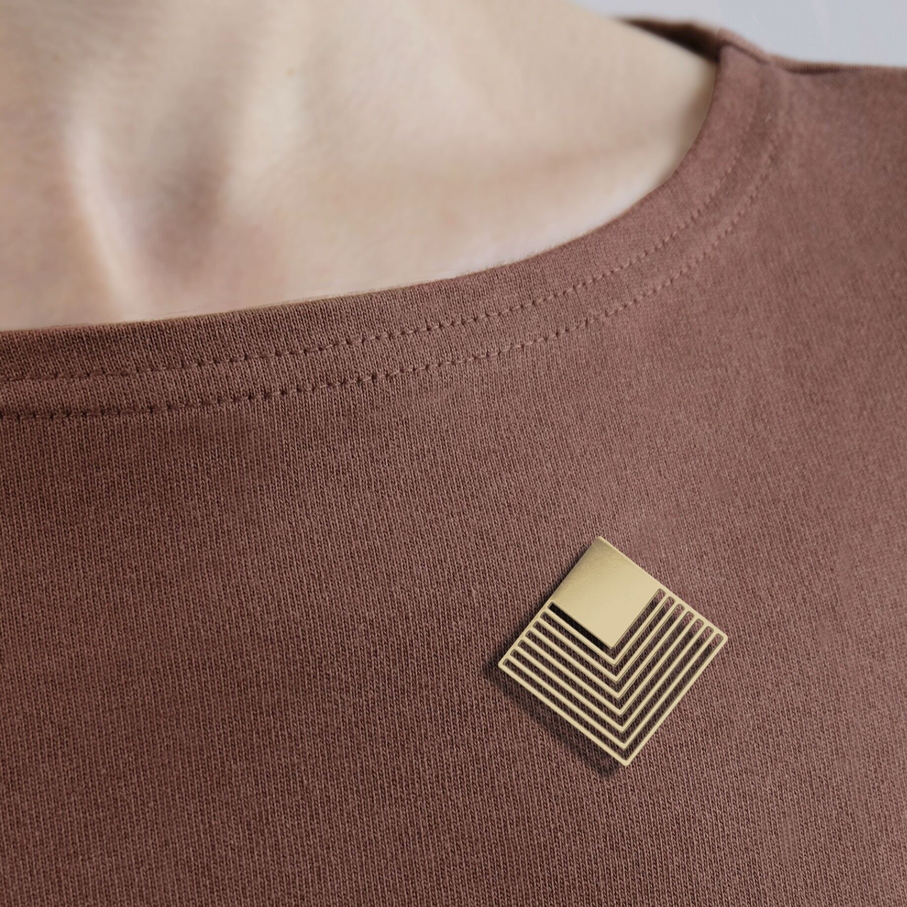 spilla magnetica "grafica" - rombo dorato