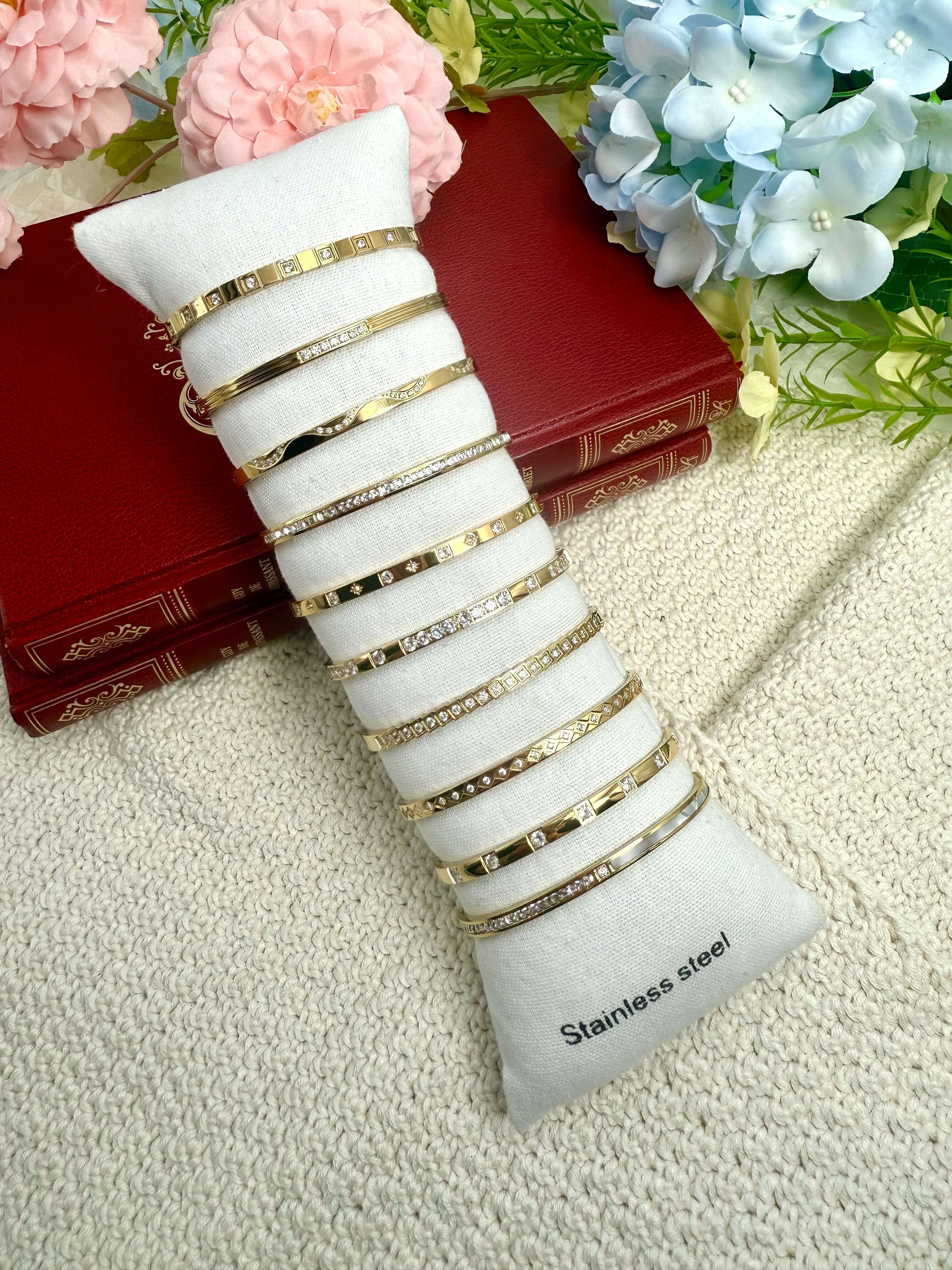 Set of 10 stainless steel bracelets without display stand SET265