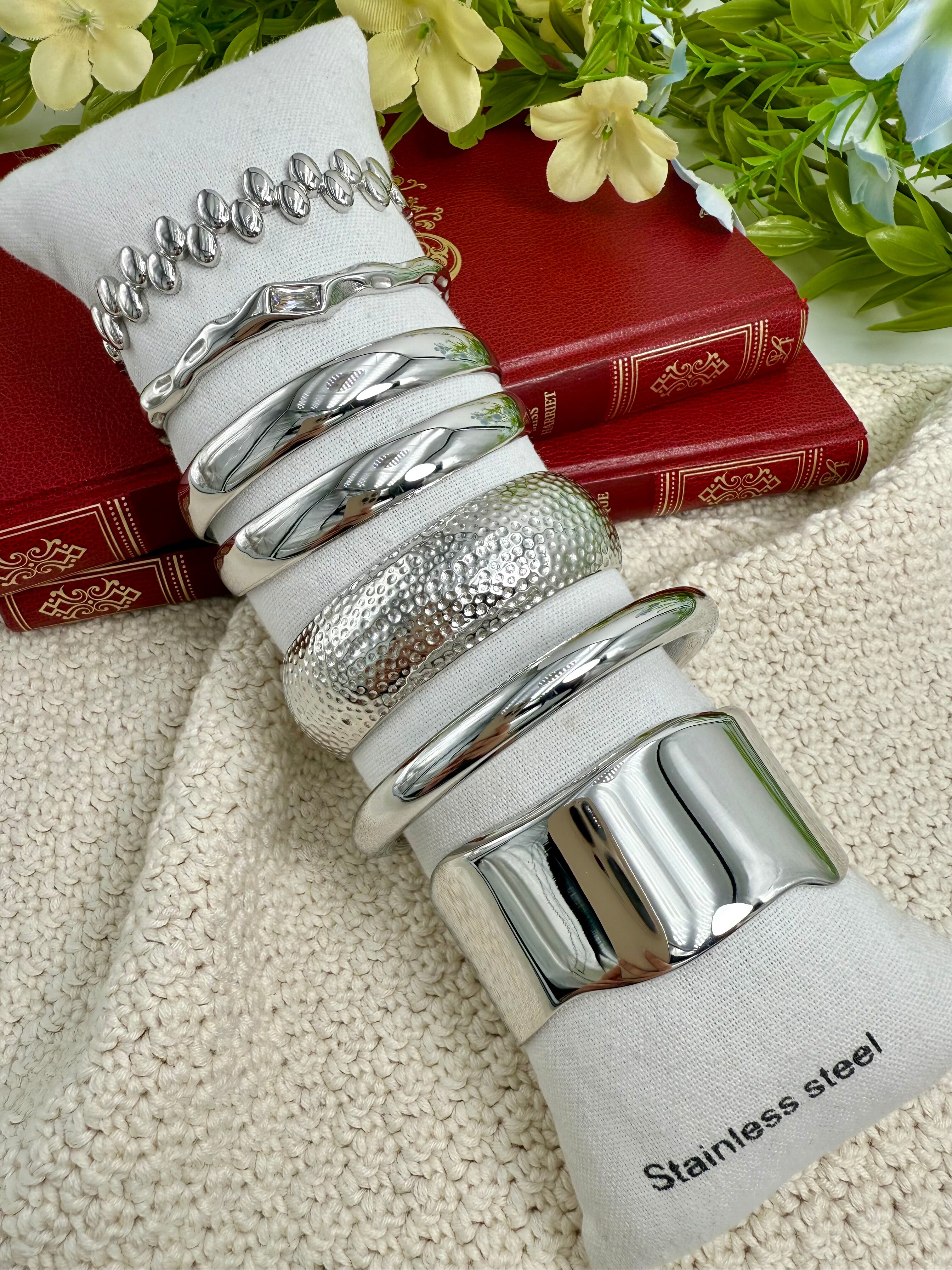 Set of 6 stainless steel bracelets without display stand SET270