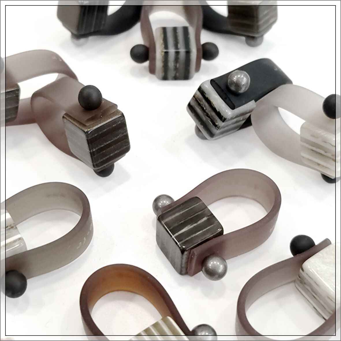 NAMIB | batches of 11 resin ring Small