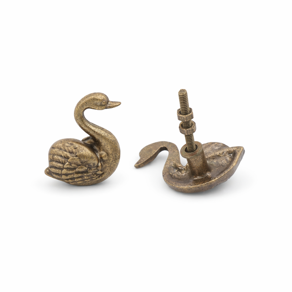 Elegante pomello per mobile in ottone a forma di cigno