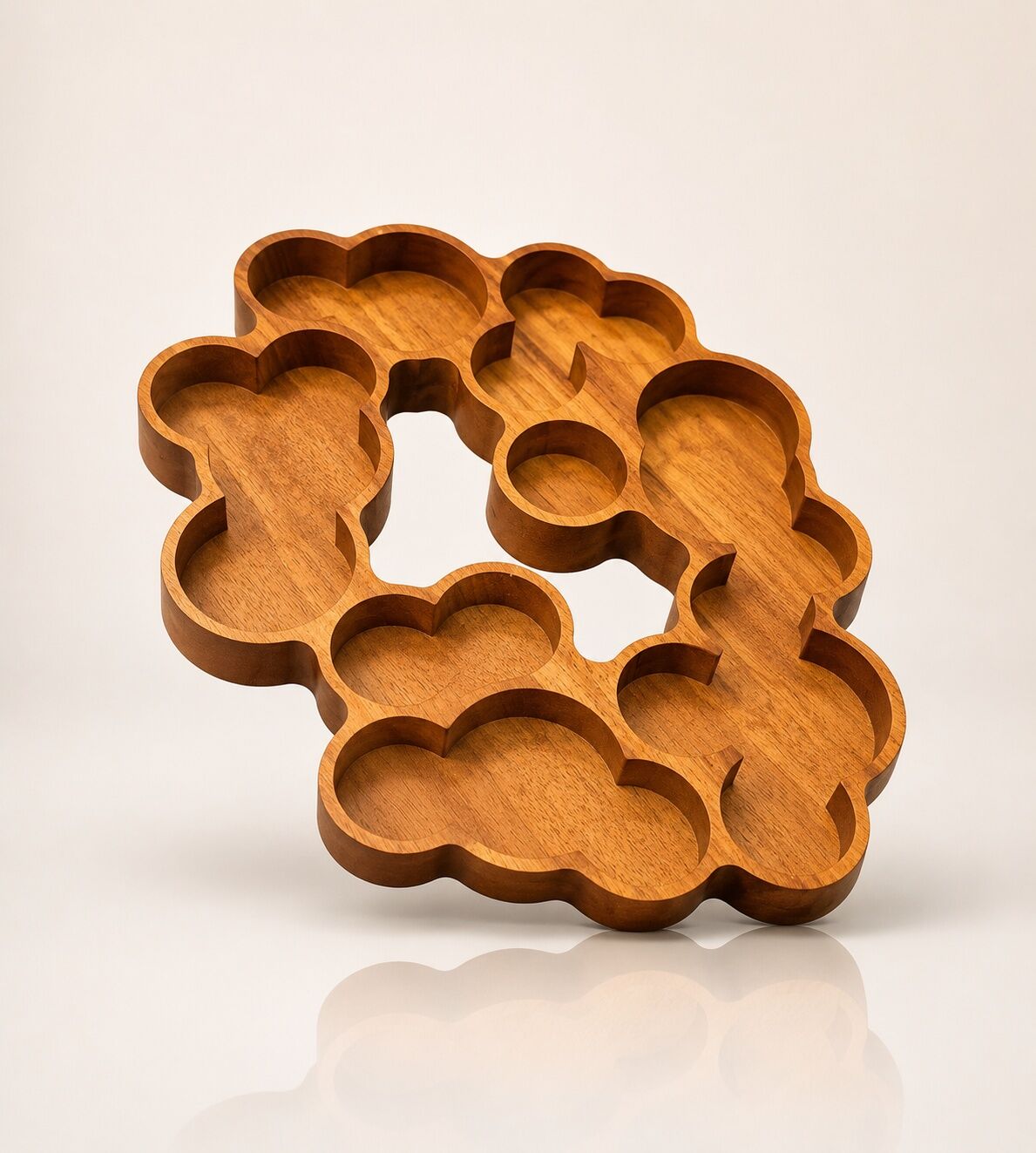Taglieri e organizer in legno a forma di nuvola