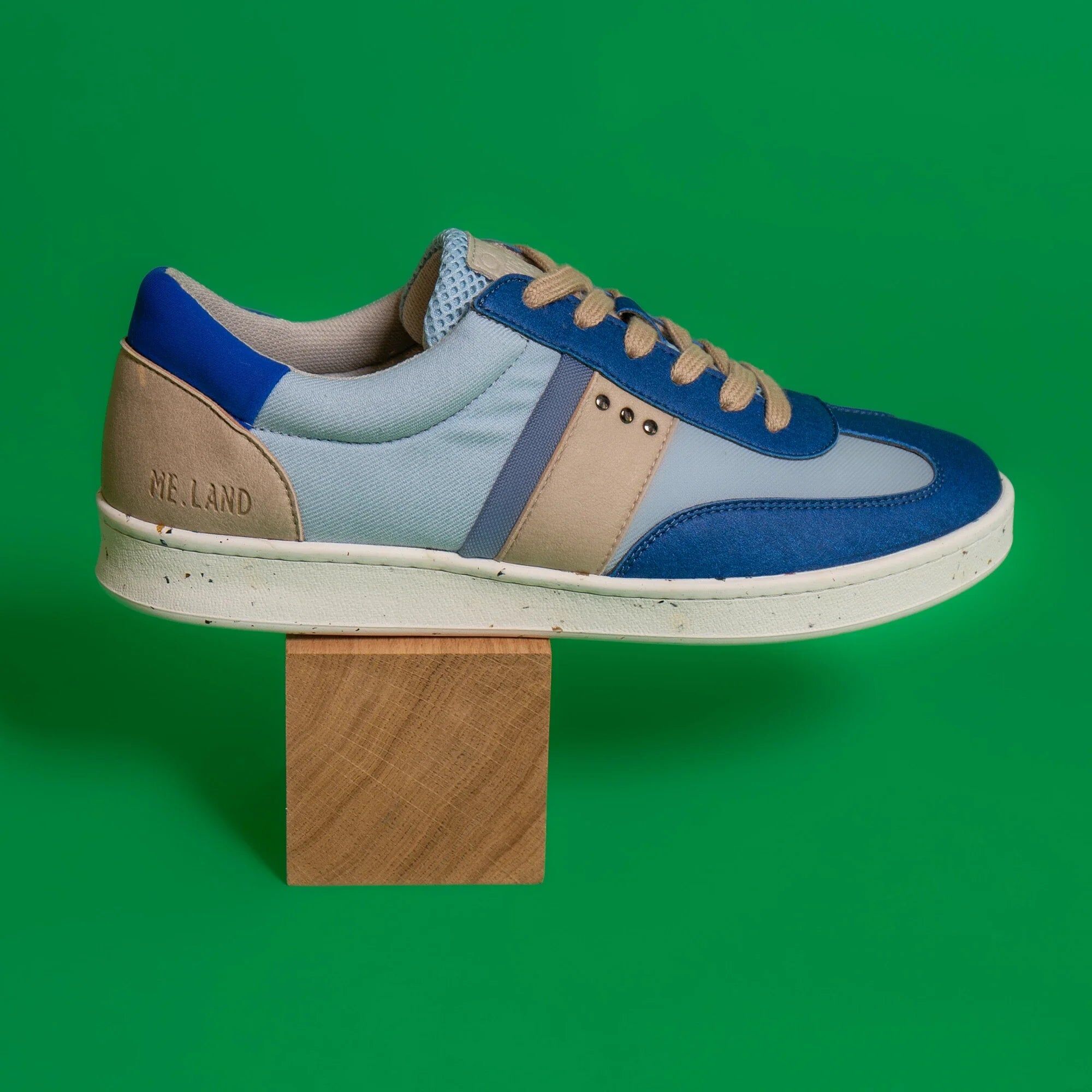 Basket vegan et recyclée Vivace en nylon bleu et beige