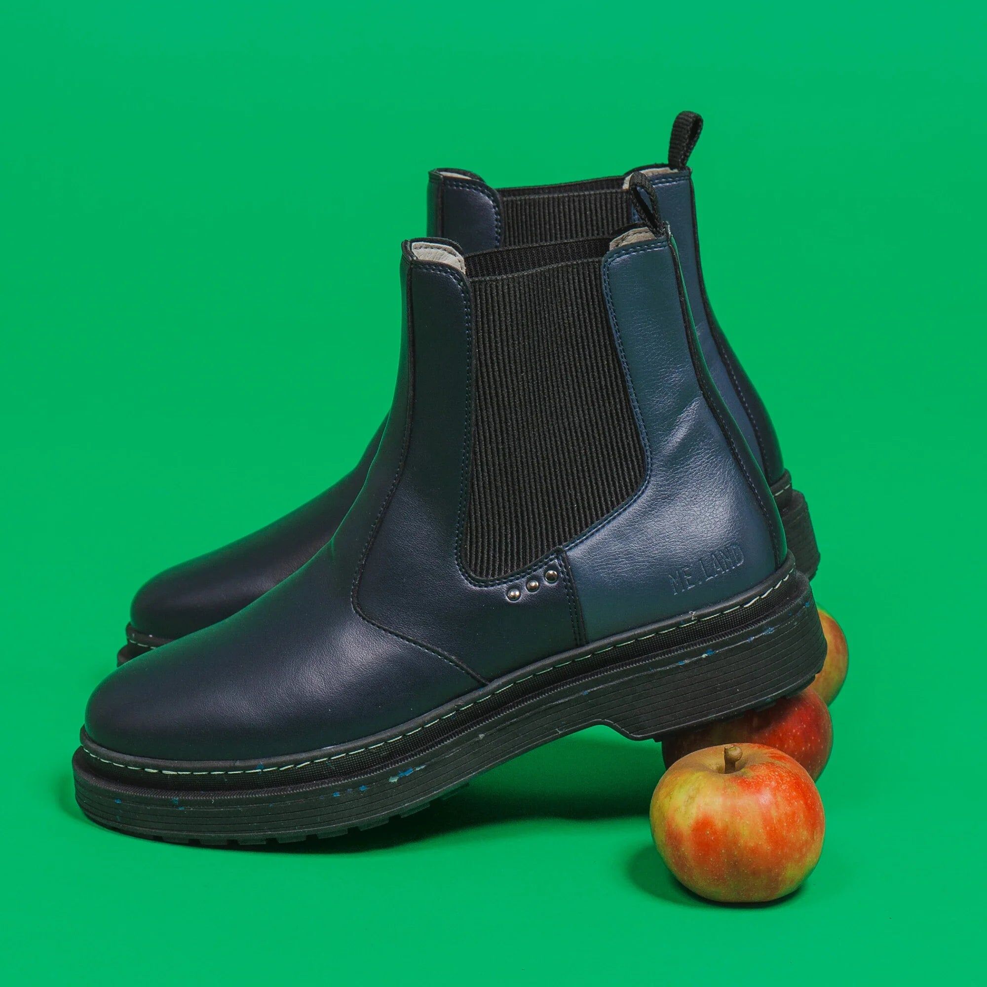 Chelsea Boots vegan Lander en cuir de pomme bleu et noir
