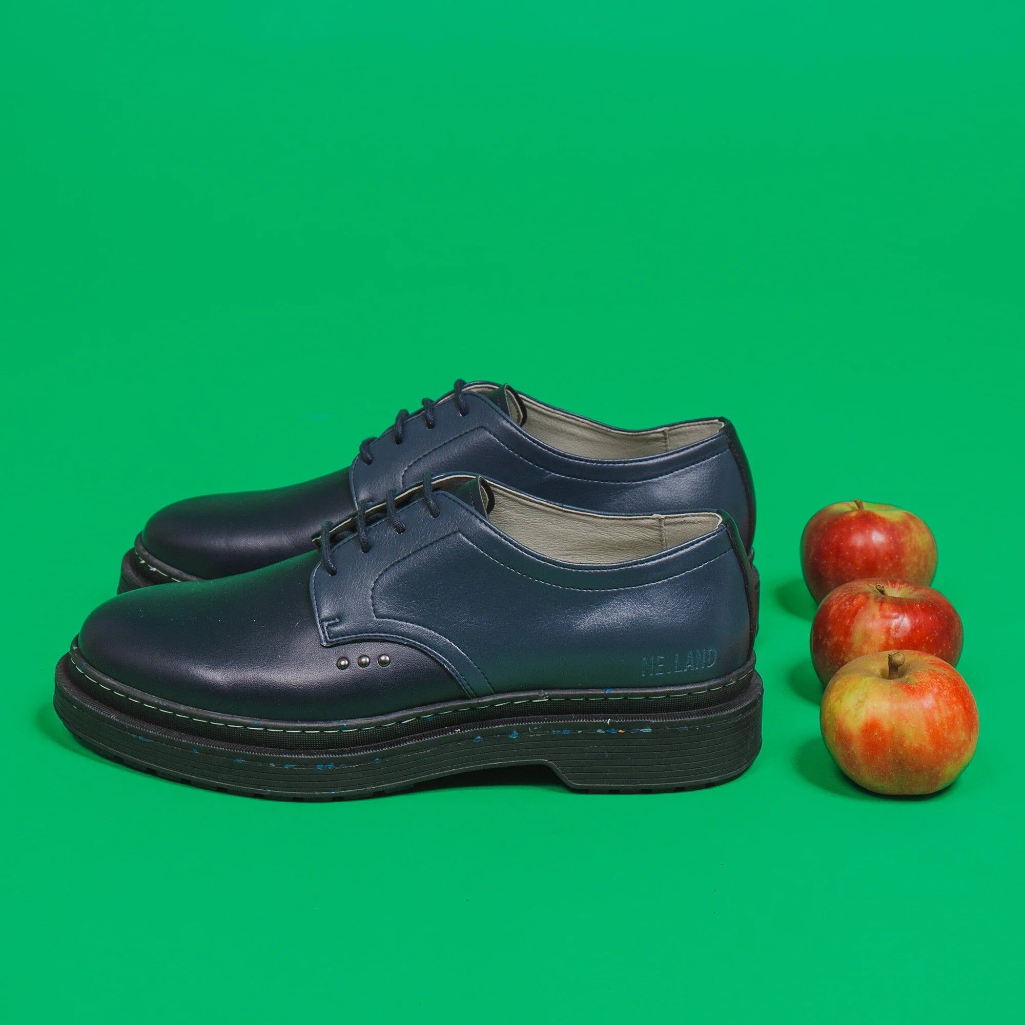 Derby vegan Lander en cuir de pomme bleu et noir