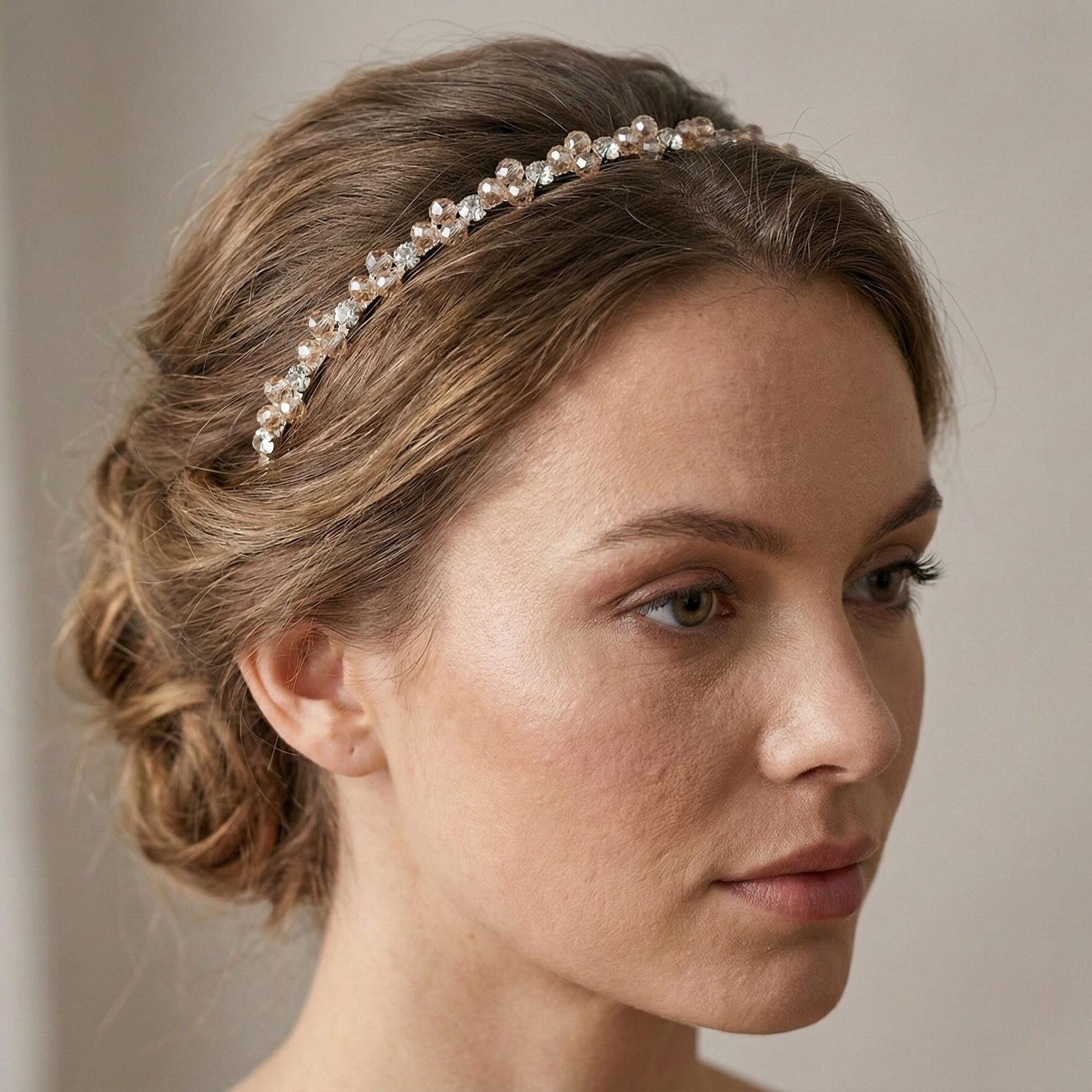 Hellgoldener Kristall Haarreif für Brautlooks