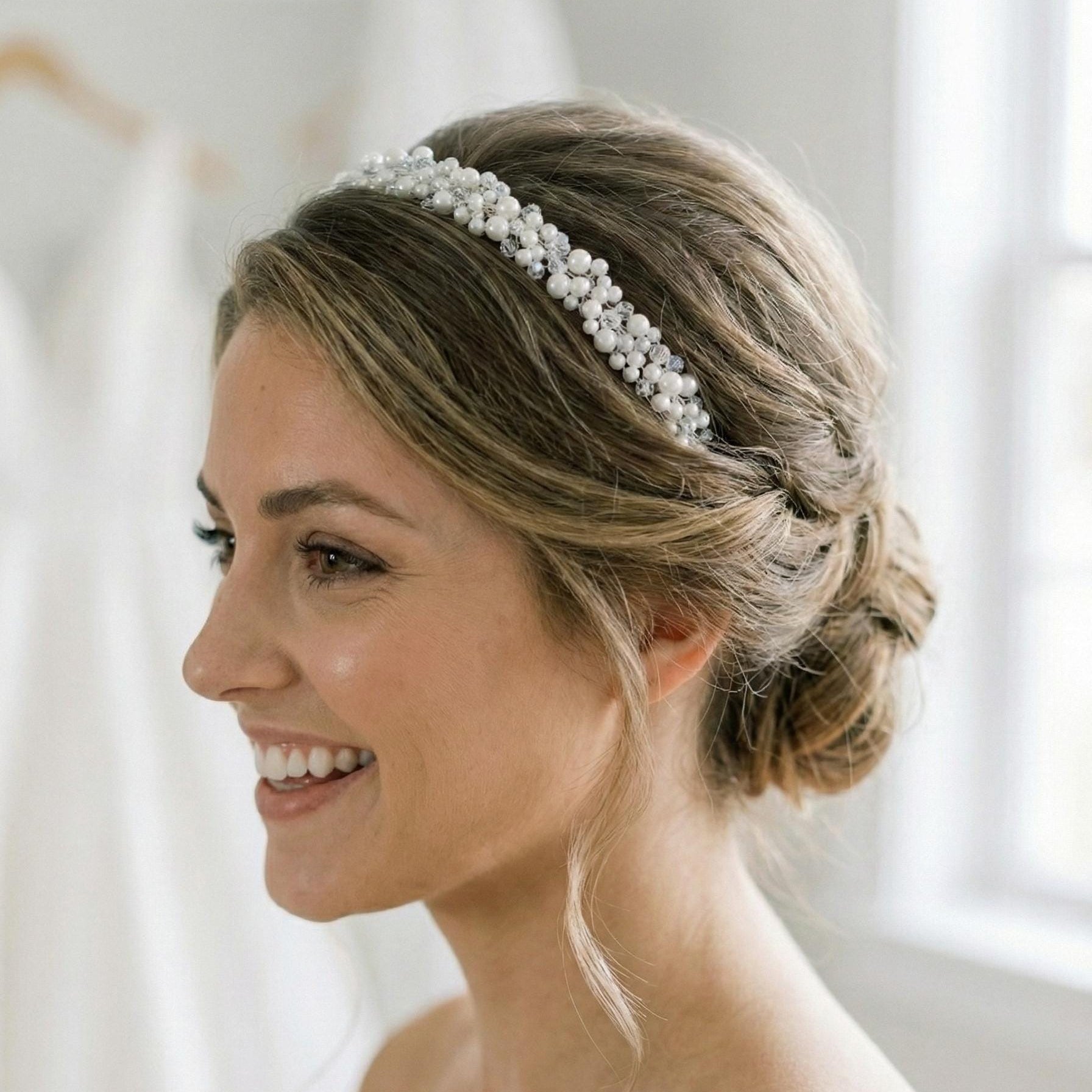 Feines Hochzeits Diadem mit Perlen und Kristallen