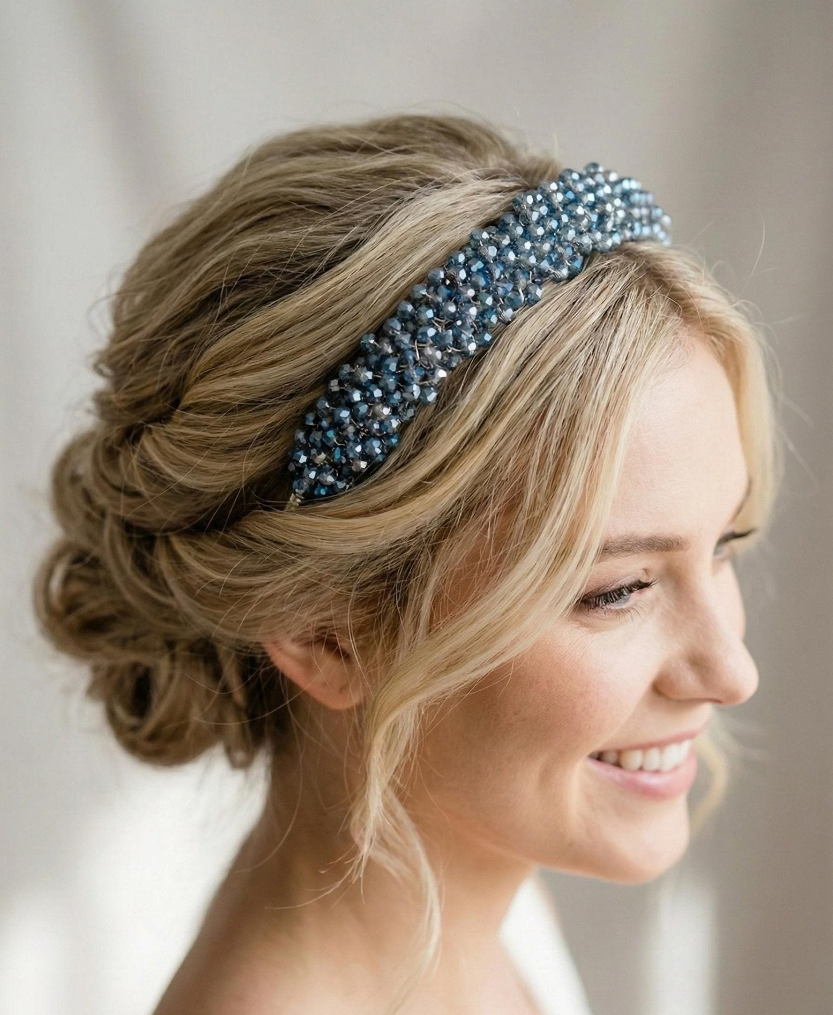 Eisblaue Kristall Tiara für zarte Brautlooks