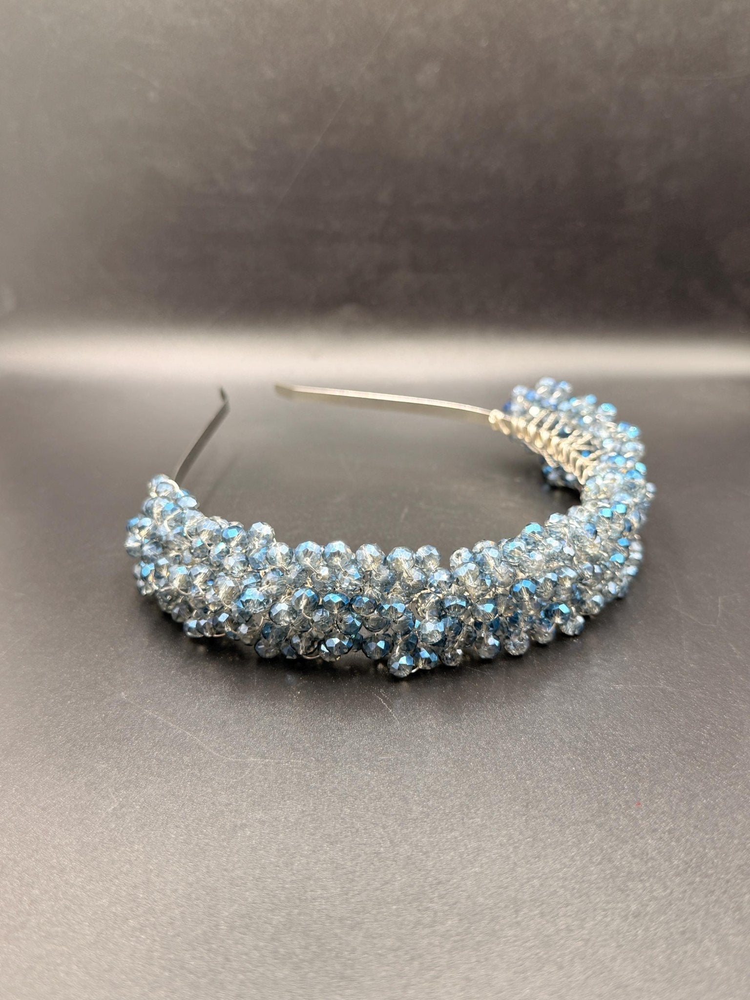 Eisblaue Kristall Tiara für zarte Brautlooks