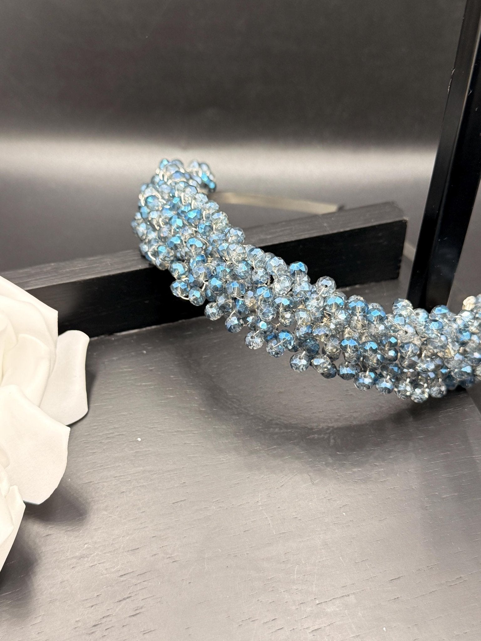 Eisblaue Kristall Tiara für zarte Brautlooks