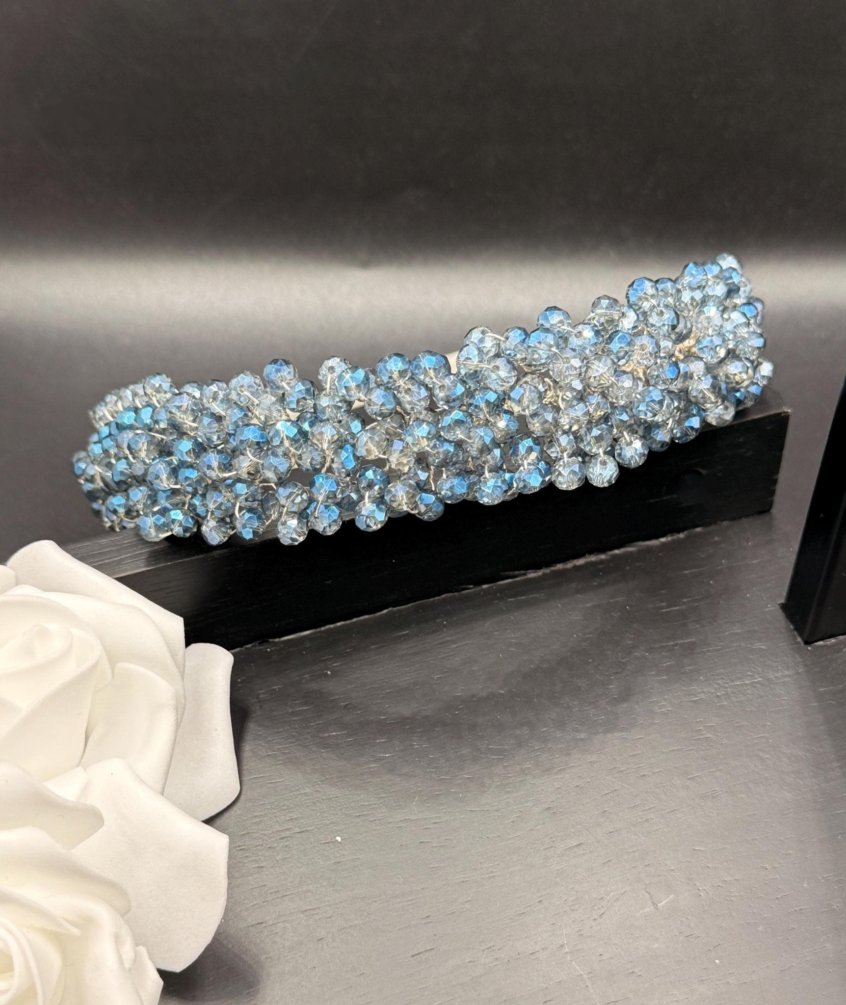 Eisblaue Kristall Tiara für zarte Brautlooks