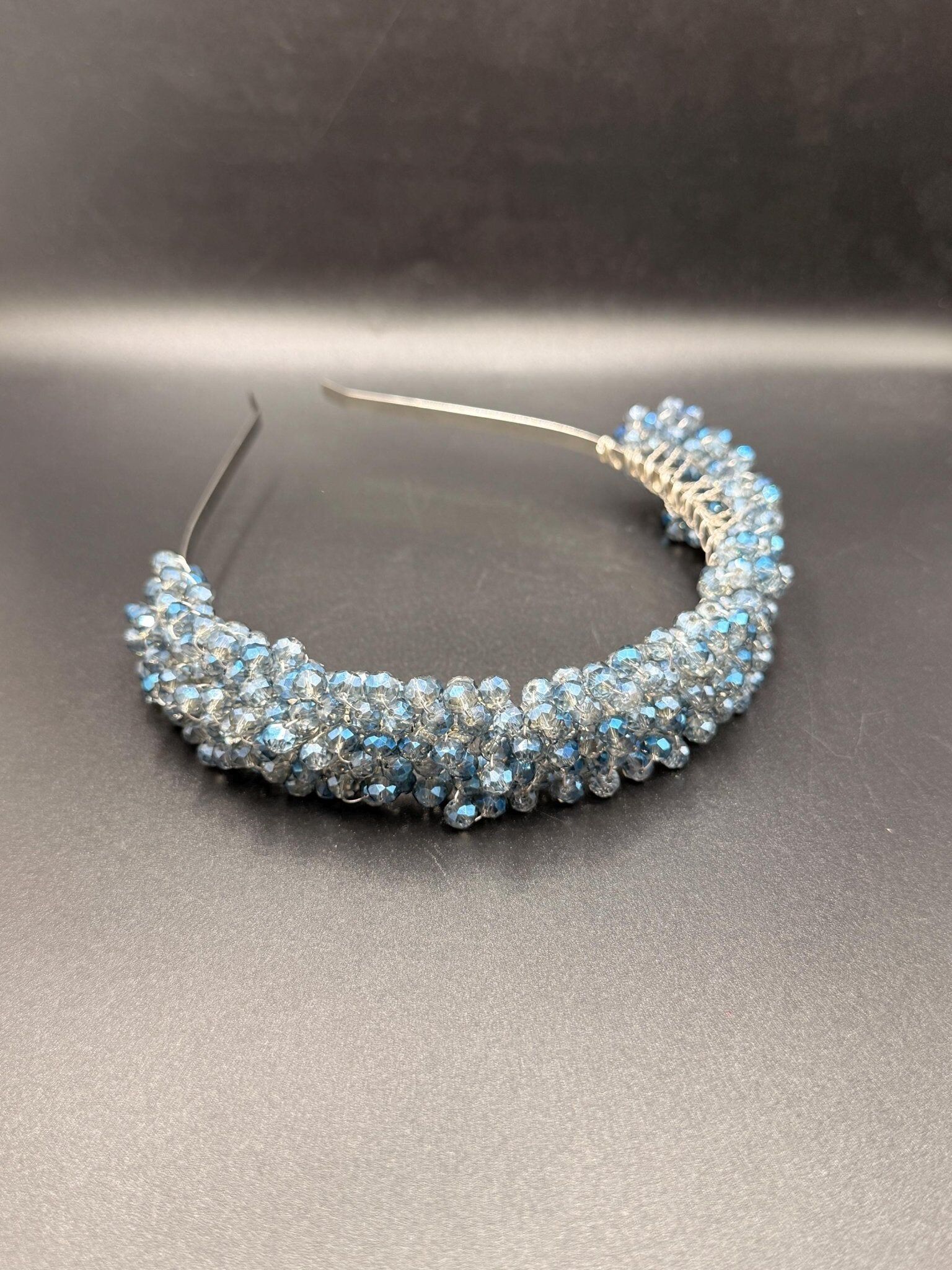 Eisblaue Kristall Tiara für zarte Brautlooks