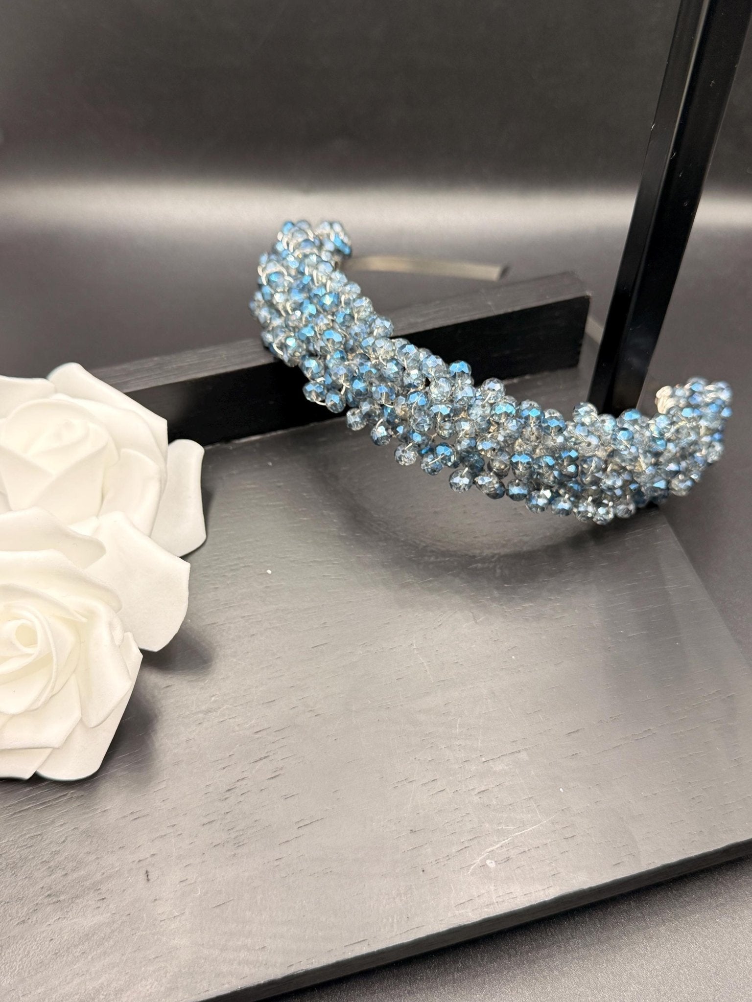 Eisblaue Kristall Tiara für zarte Brautlooks