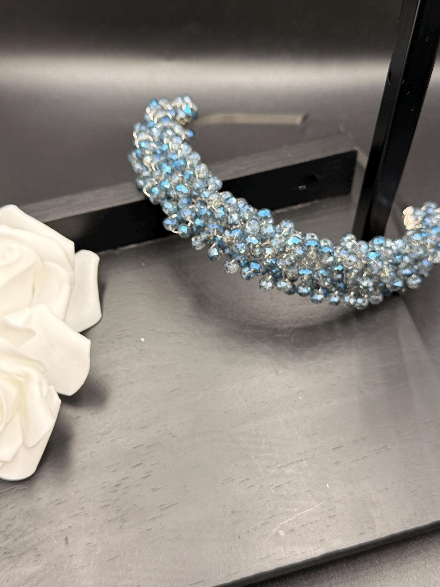 Eisblaue Kristall Tiara für zarte Brautlooks