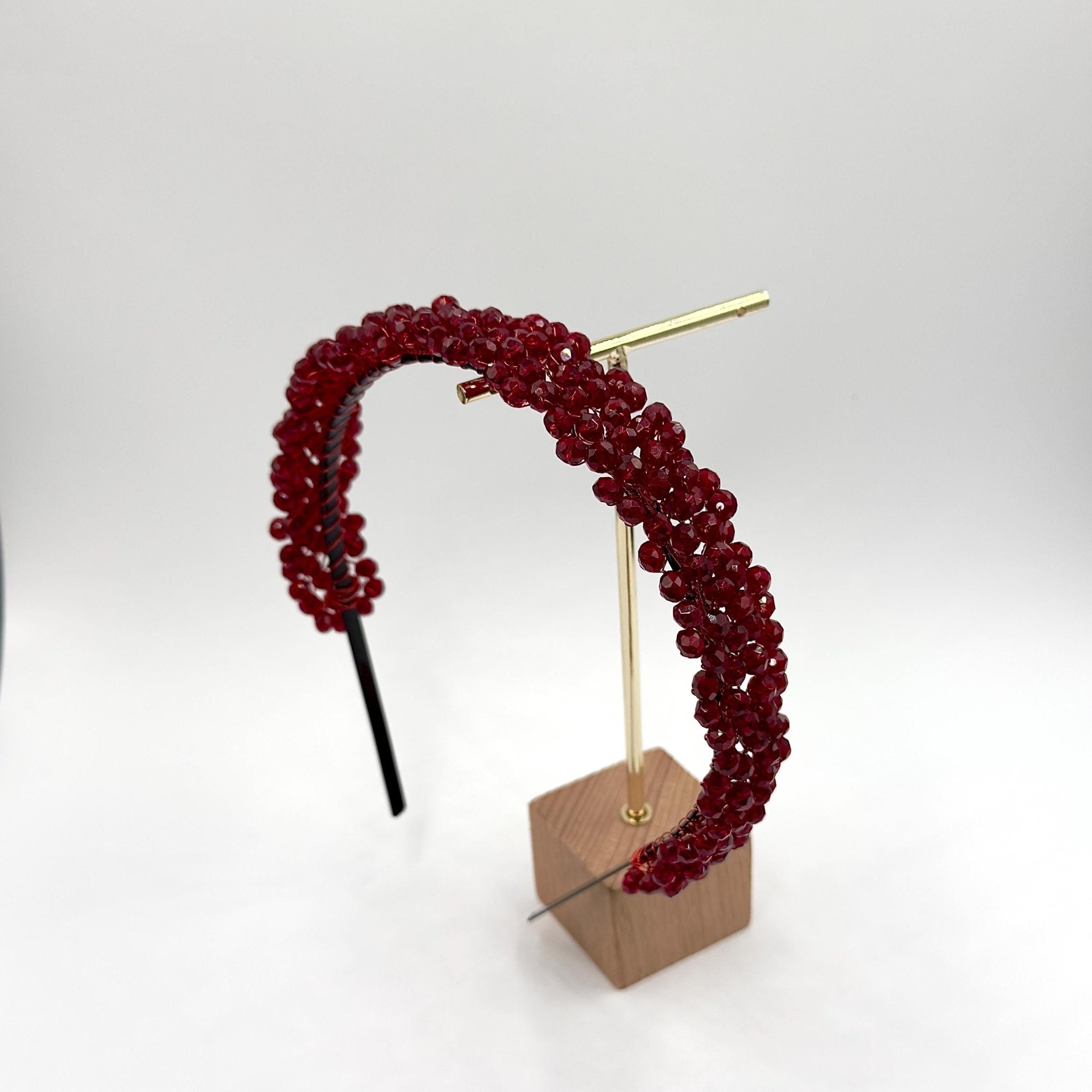 Dunkelrote Kristall Braut Tiara mit feiner Drahtarbeit