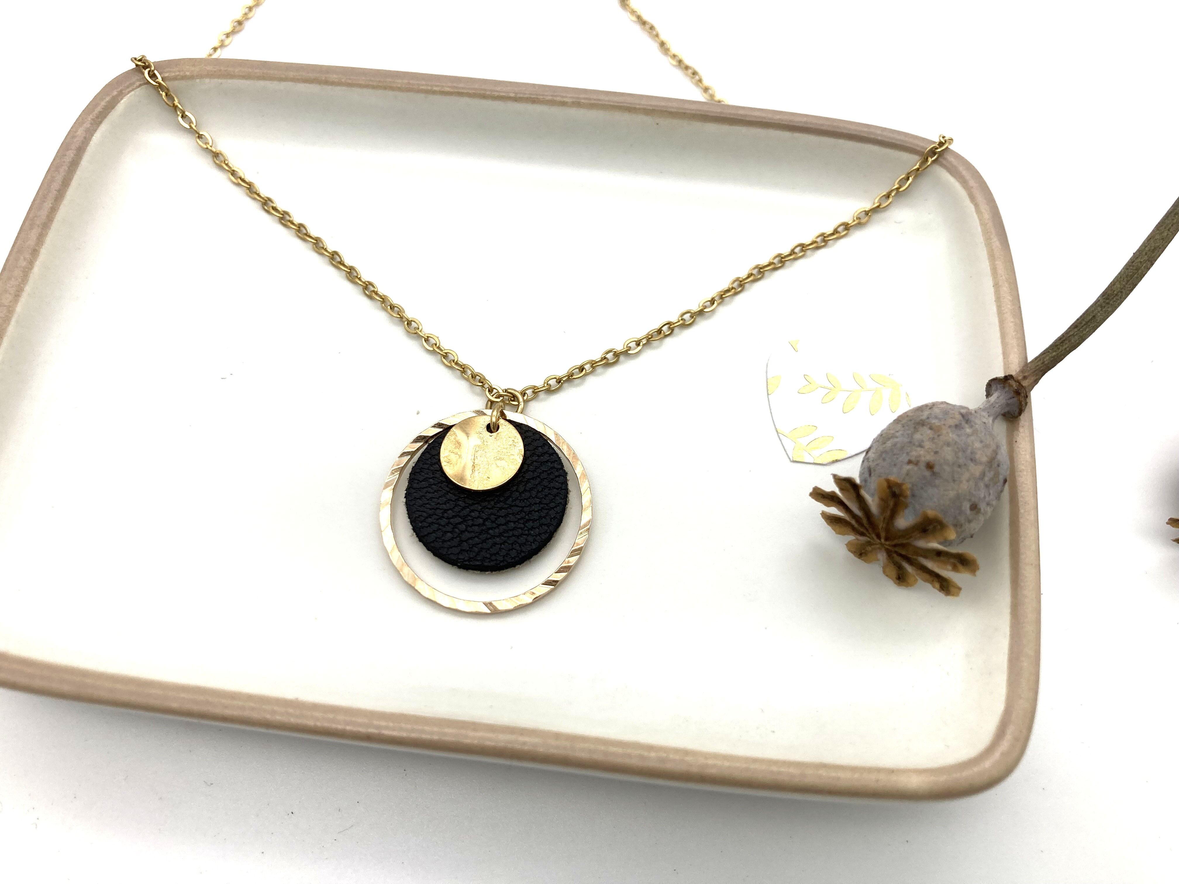 Black round leather collar