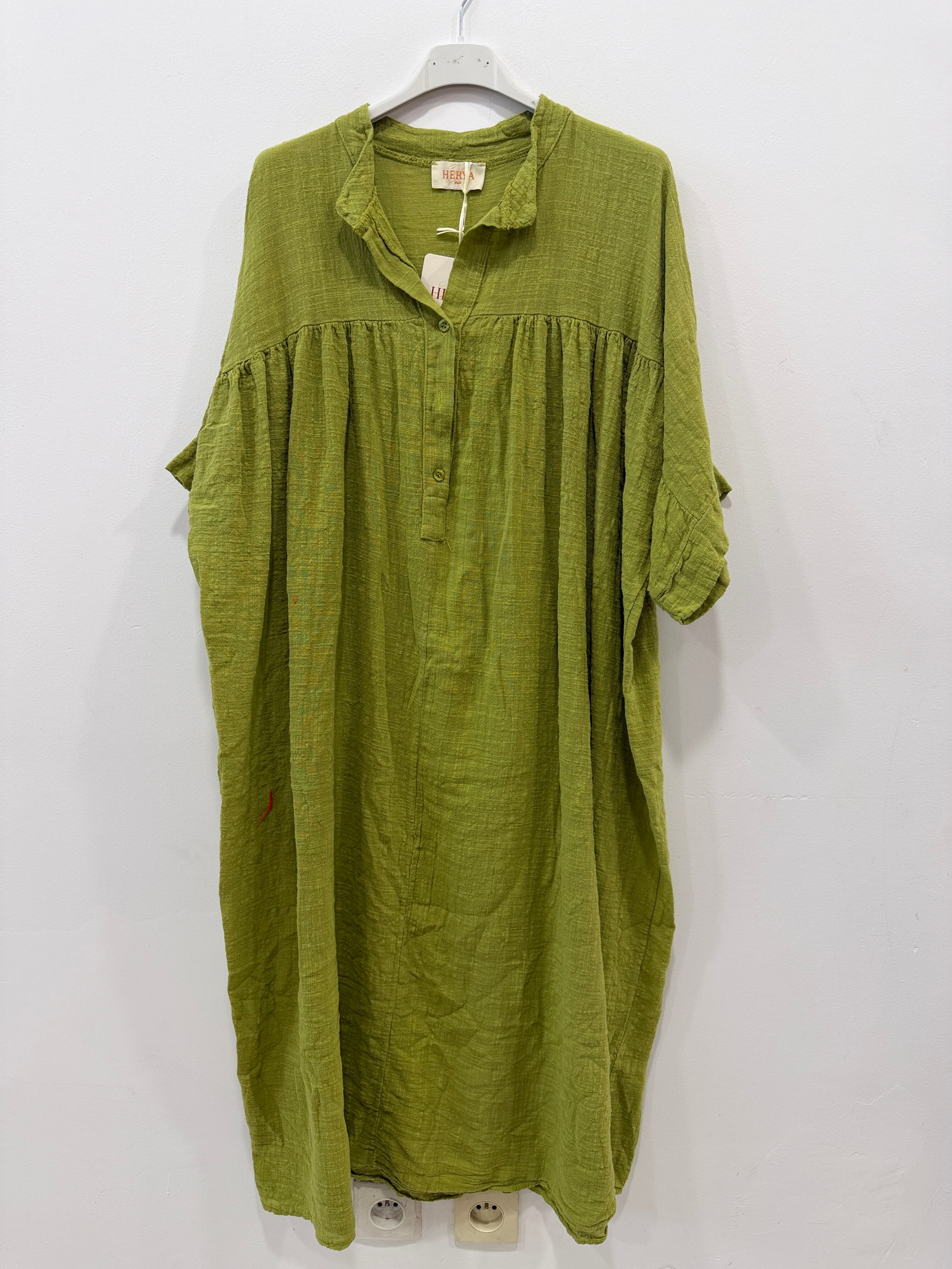 Robe tunique longue ample en lin coton mélangé manches courtes tombantes col mao s'ouvrant sur une demi-patte de boutonnage