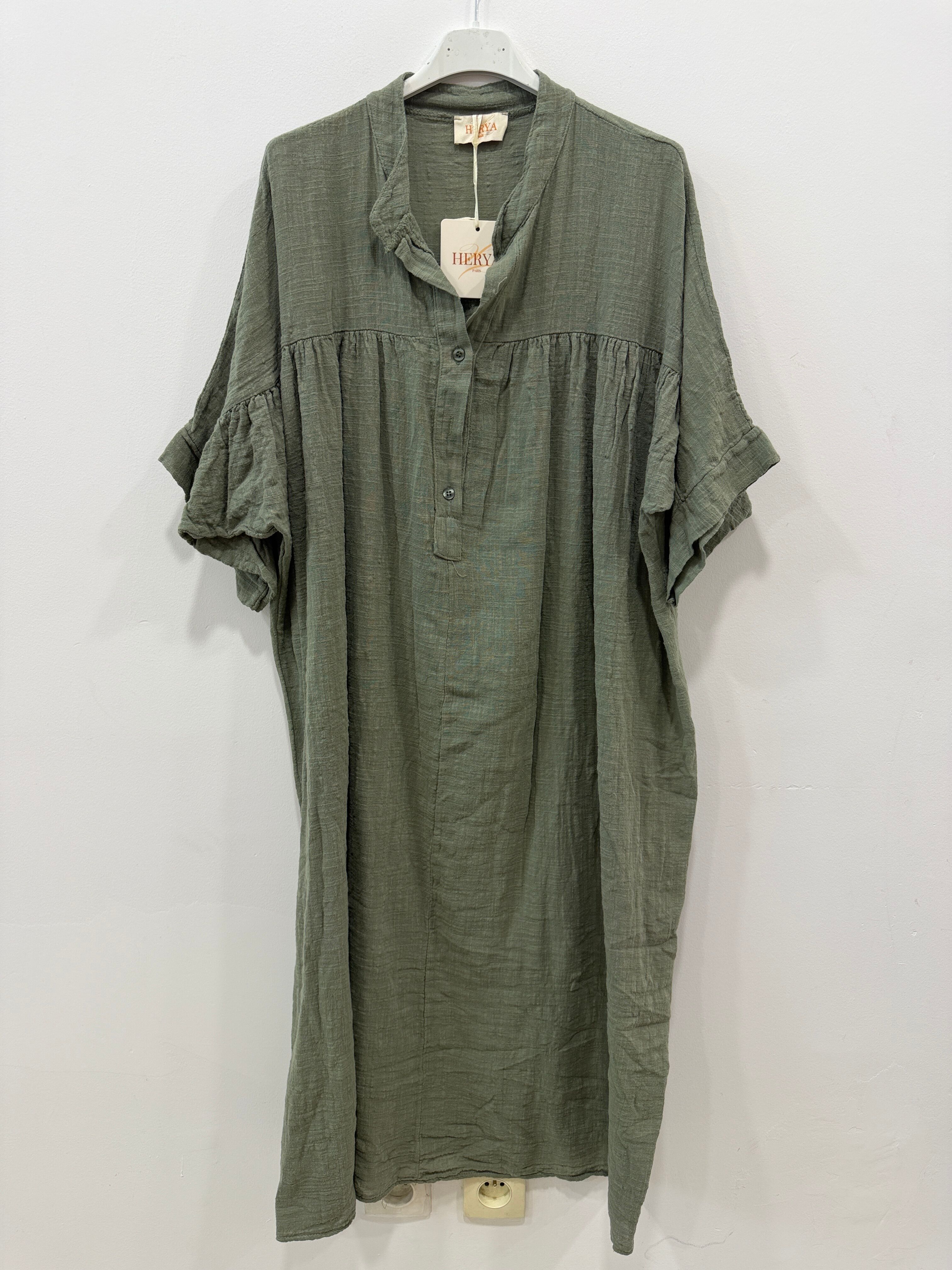 Robe tunique longue ample en lin coton mélangé manches courtes tombantes col mao s'ouvrant sur une demi-patte de boutonnage