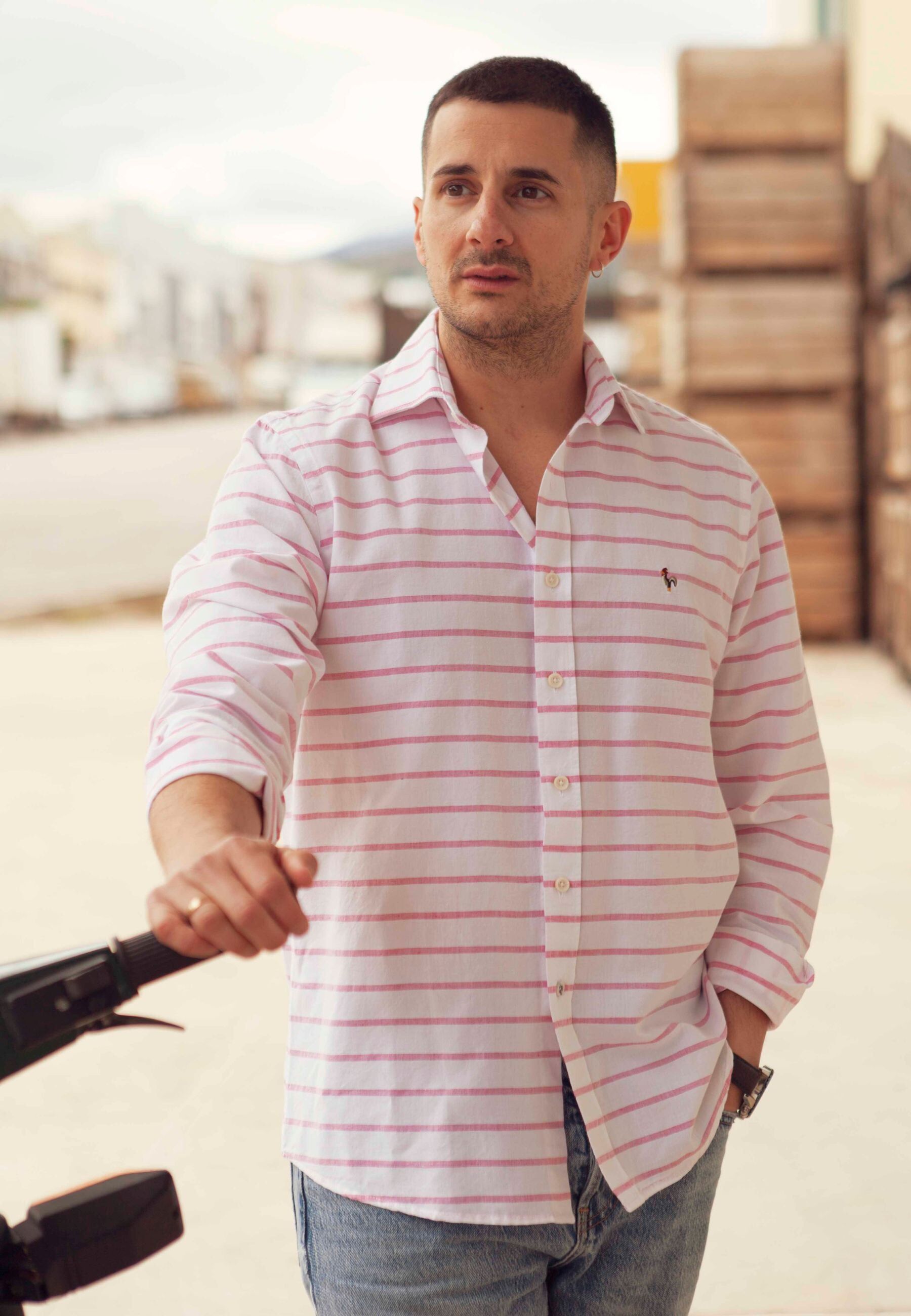 Camisa de rayas rosas horizontales
