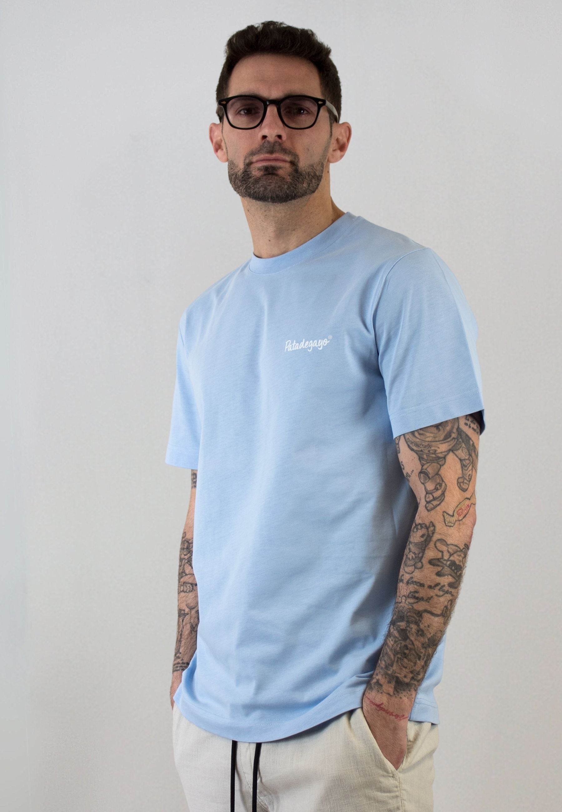 Camiseta celeste con serigrafía