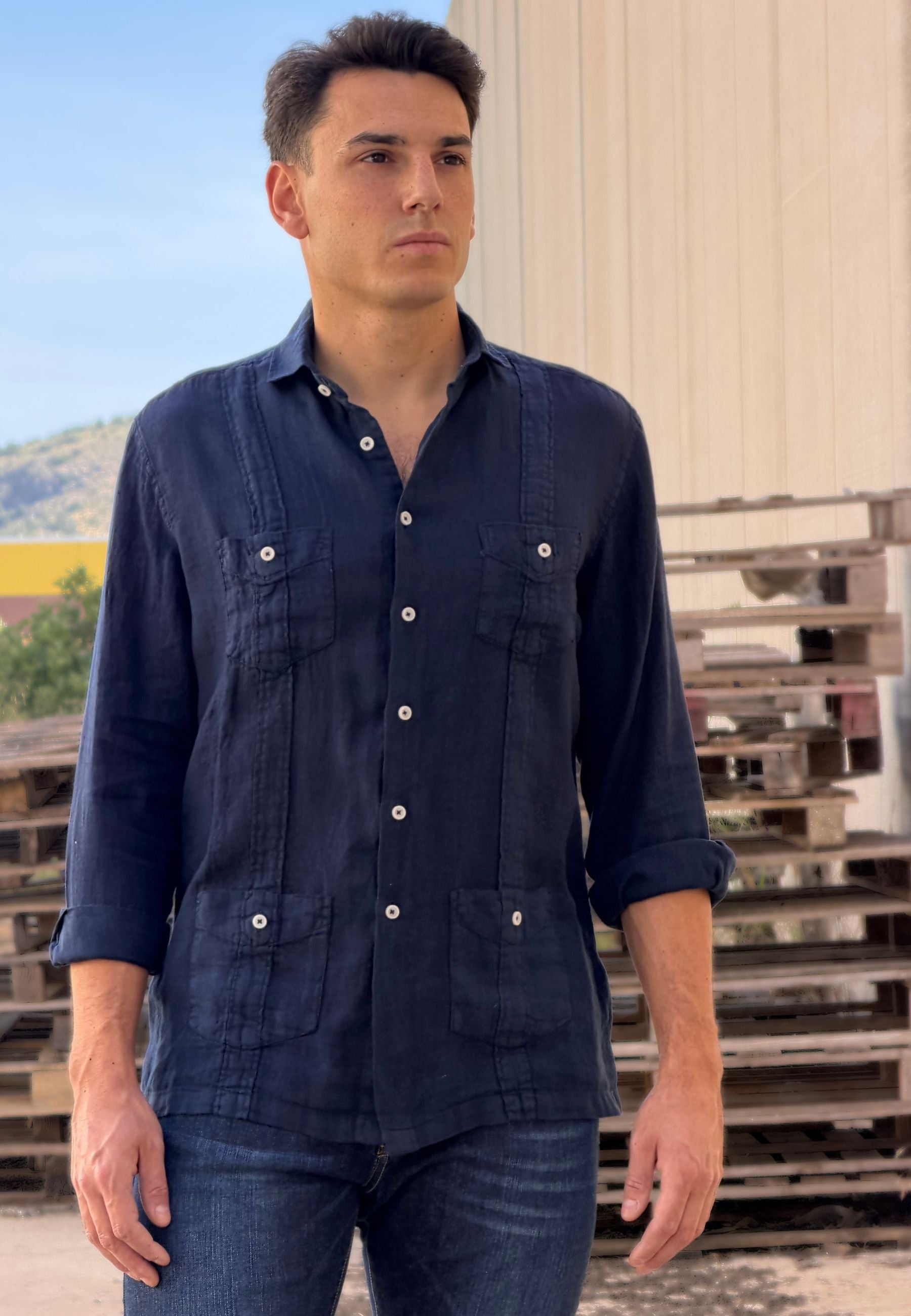 Camisa guayabera de lino marino
