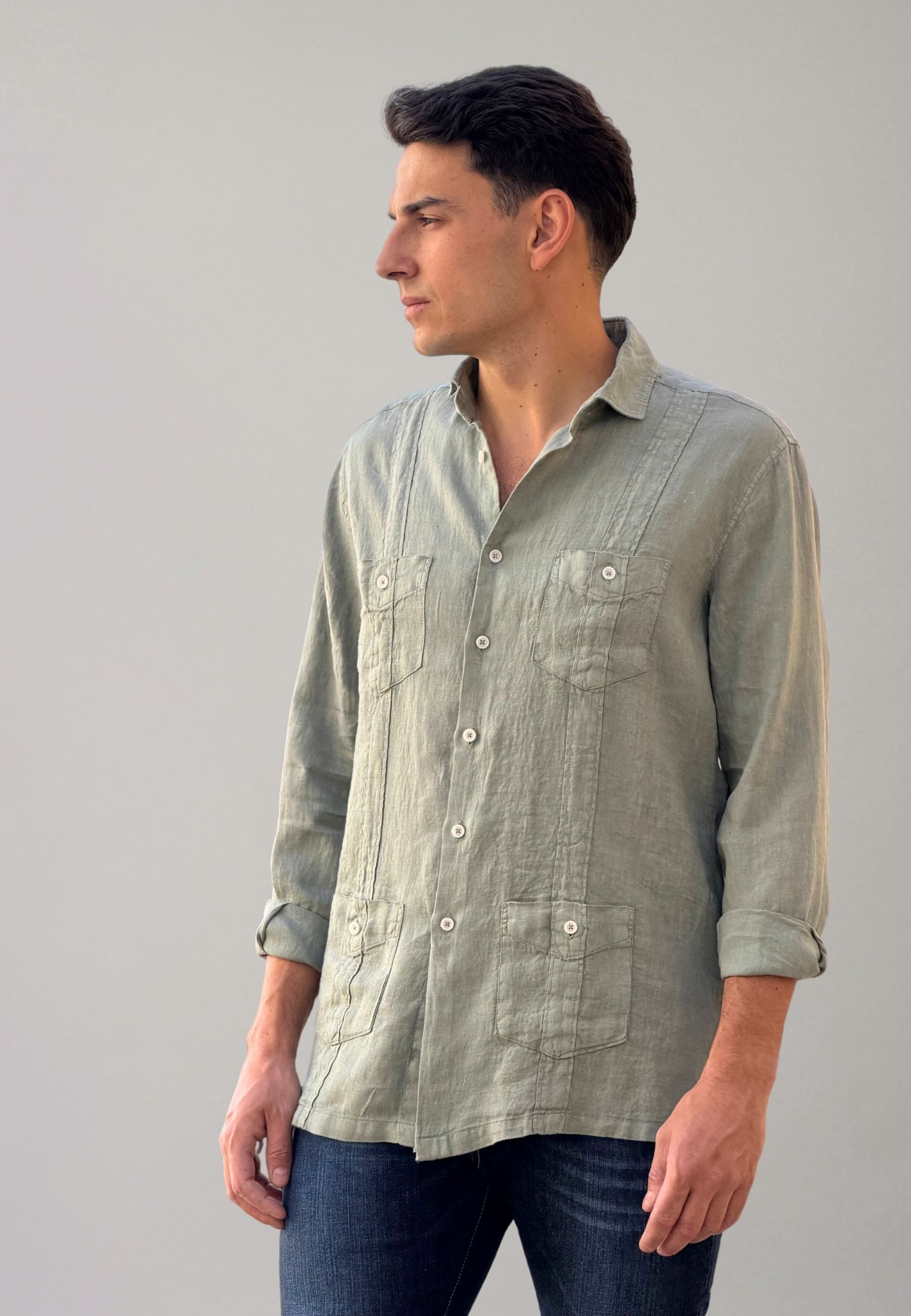Camisa guayabera de lino oliva