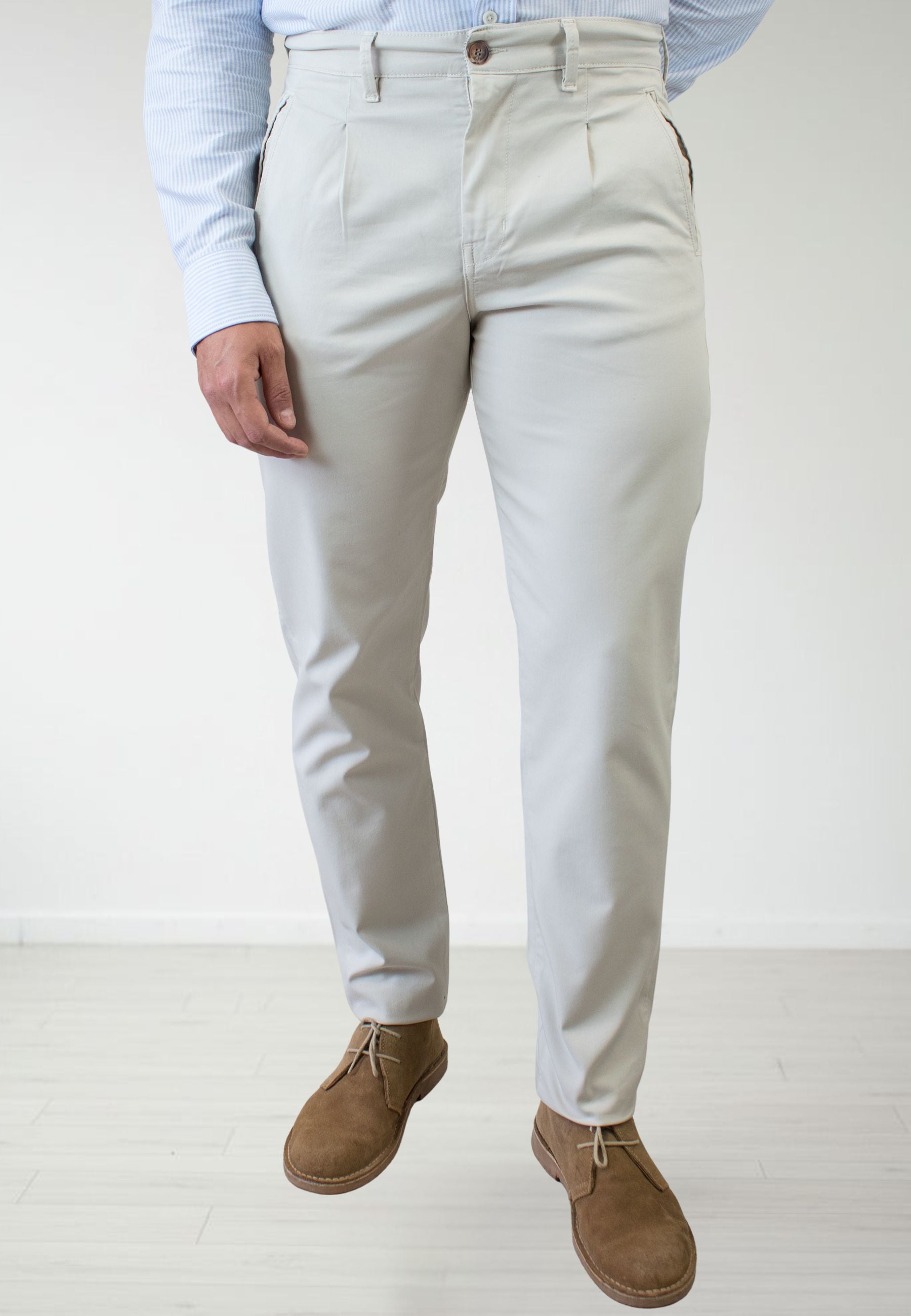 Pantalón chino crudo con pinzas