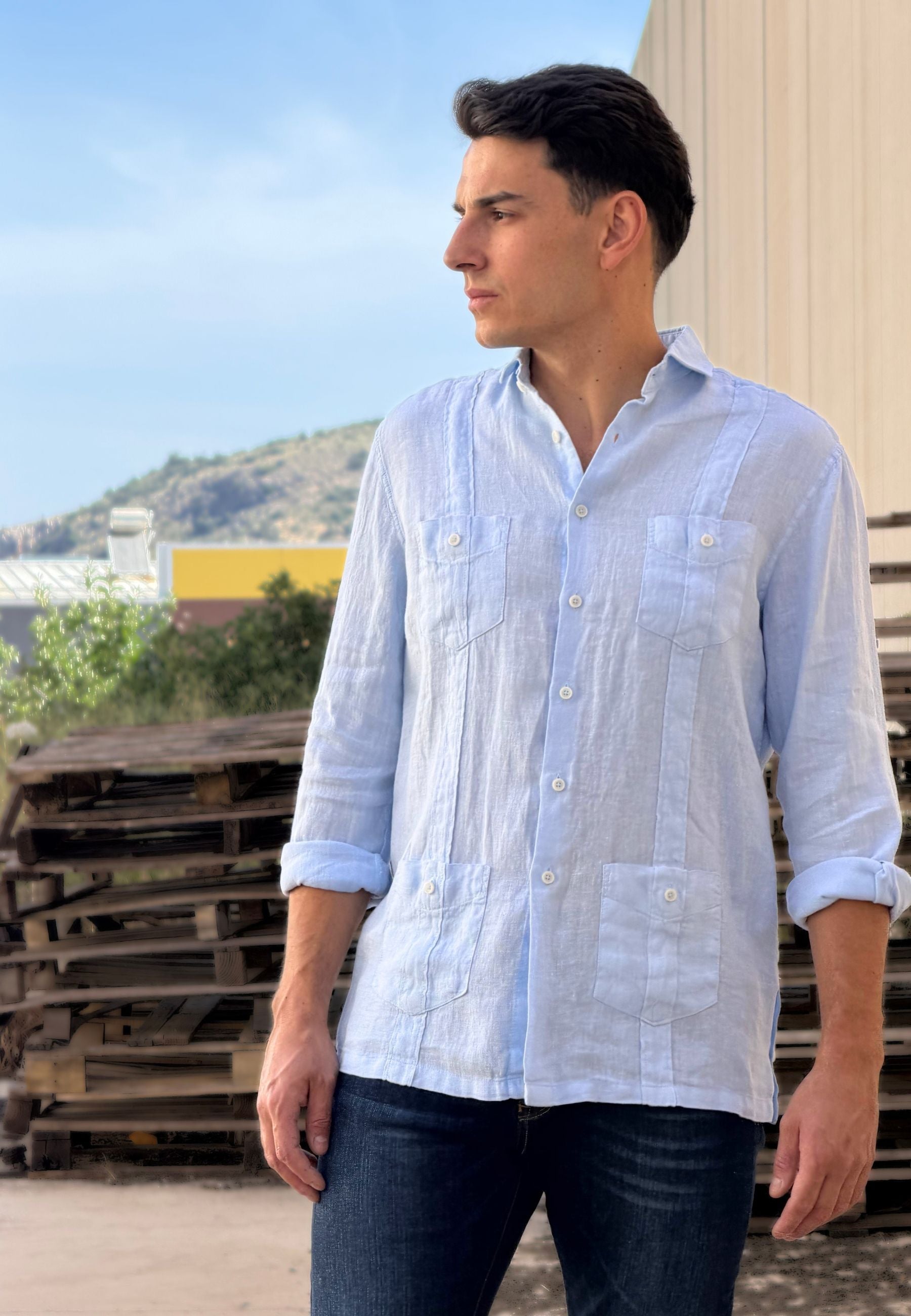 Camisa guayabera de lino celeste