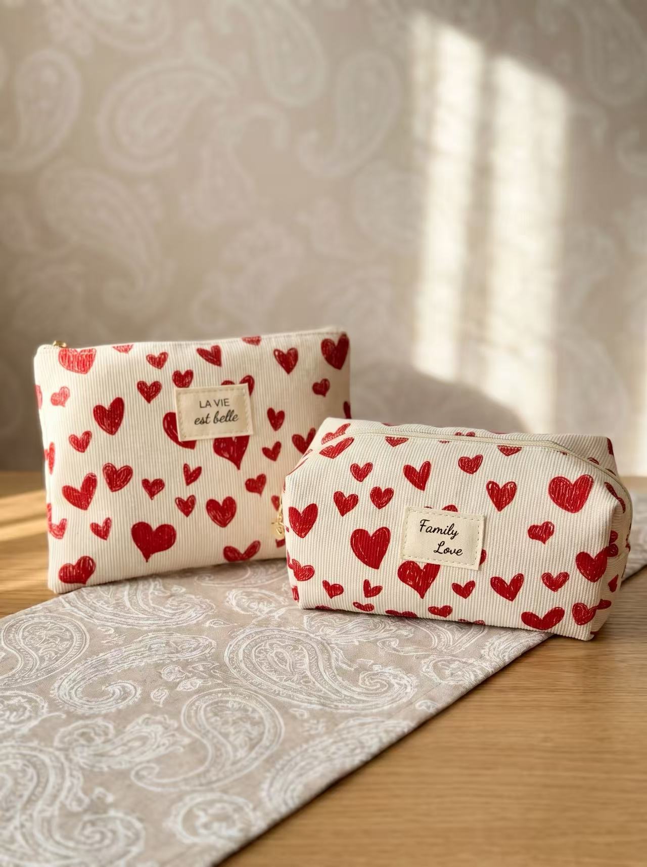 Set of 2 red heart-shaped pouches, 14x20 and 16x9x9 cm, "Life is beautiful"