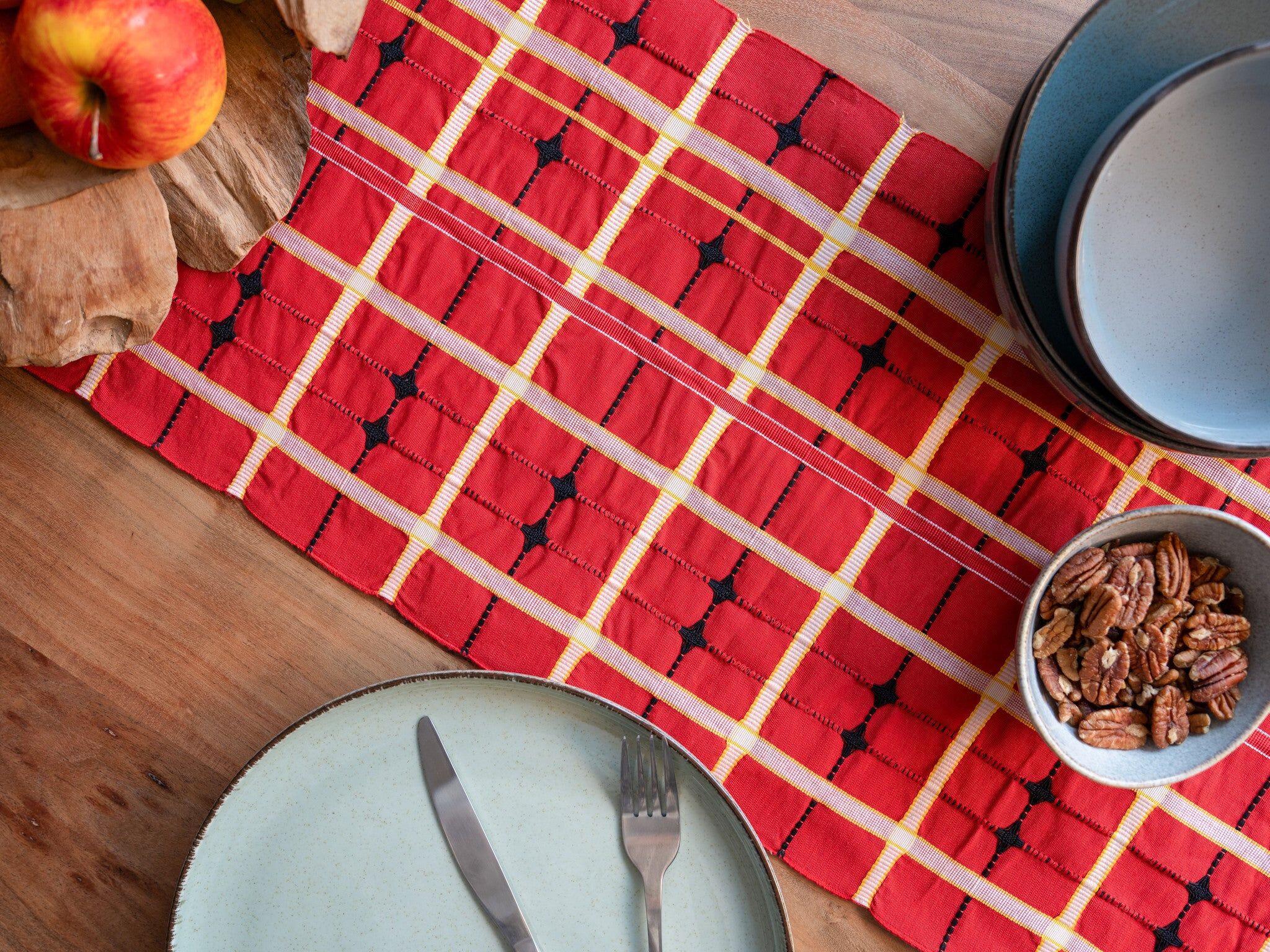 Japanese Ceremonial Silk Table Runner – The Koushi-Mon, Lattice in Vermilion and Ivory