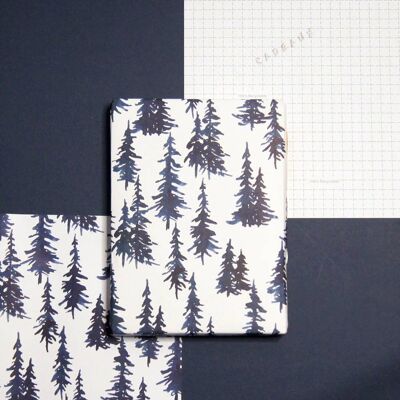 Carta regalo natalizia riciclabile con alberi blu