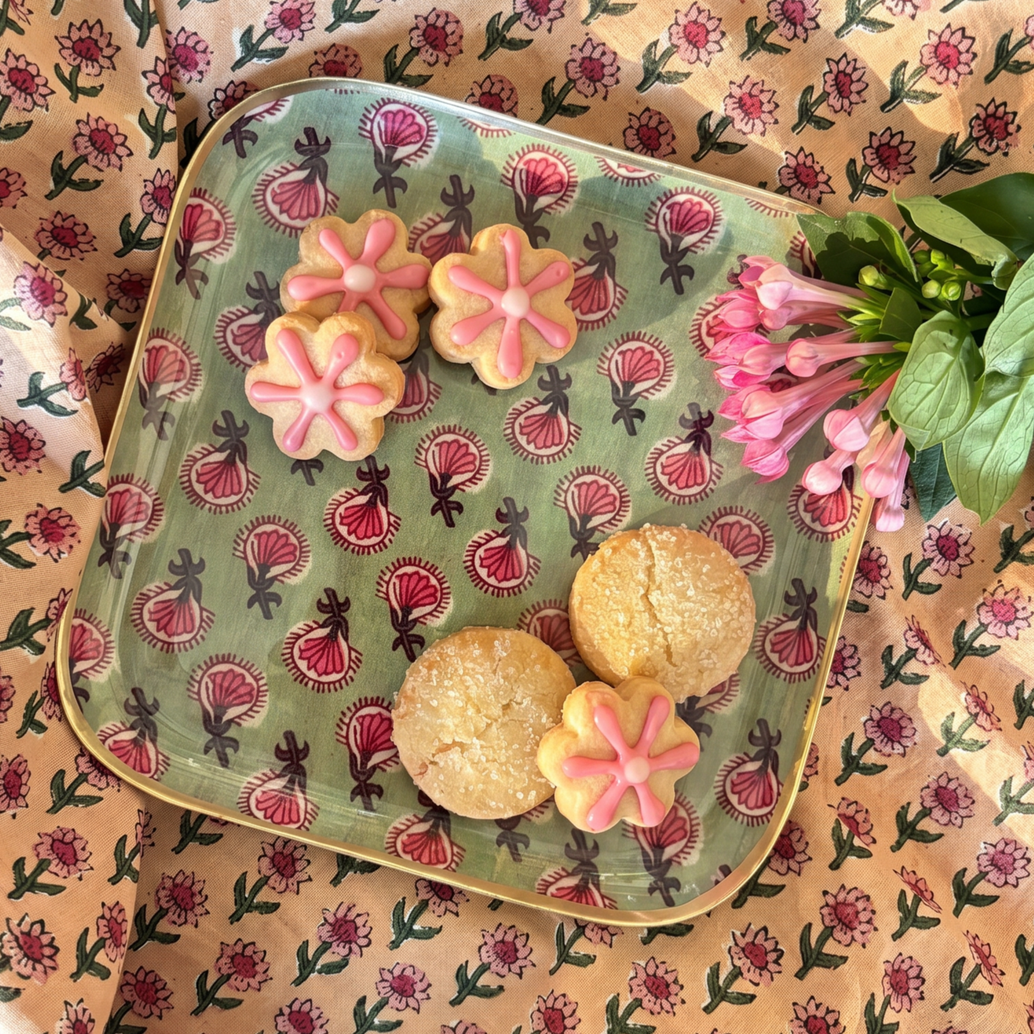 Square "Chaumont" enameled metal tray with a gold rim